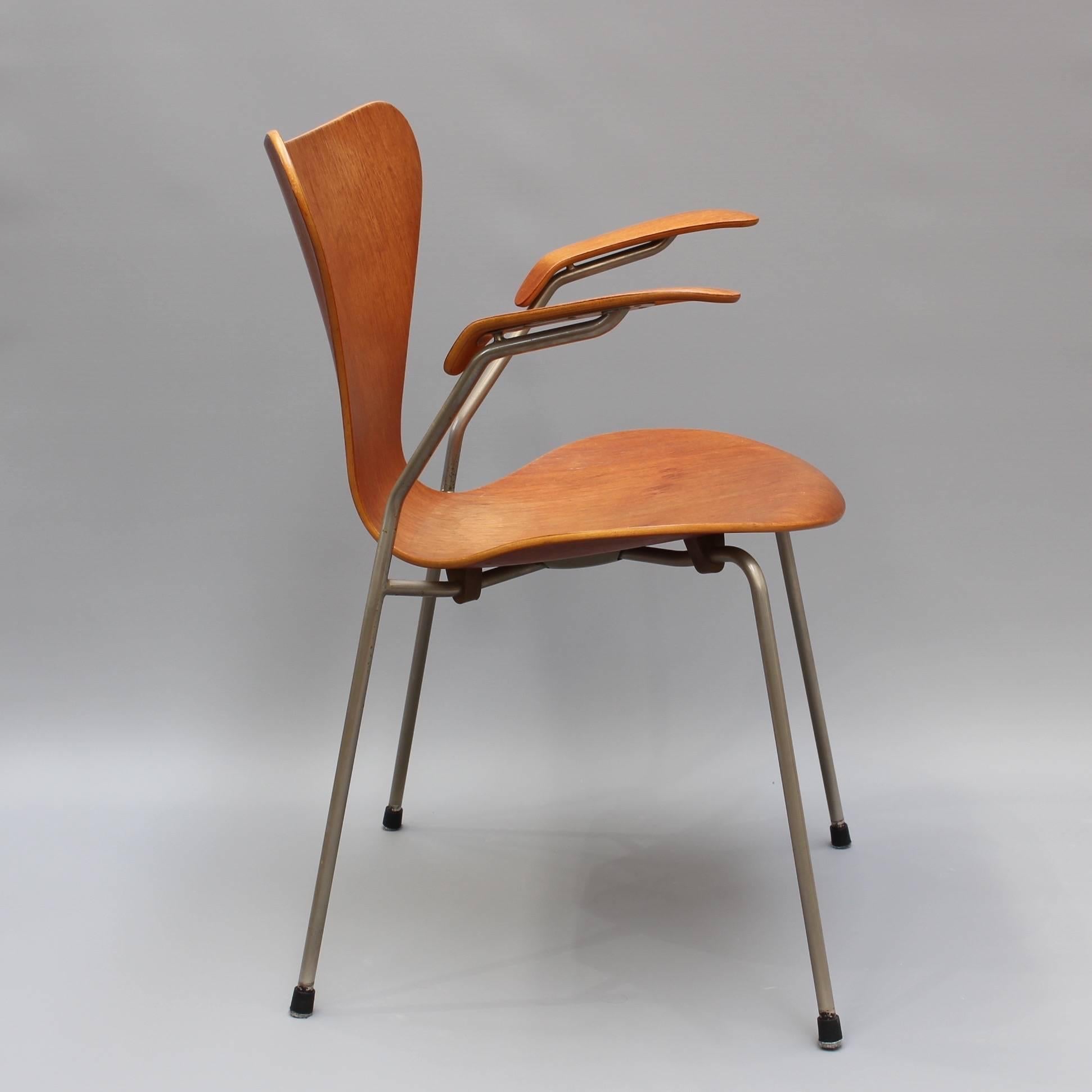 Mid-20th Century Rosewood Arne Jacobsen Series 7 Armchair, circa 1960s