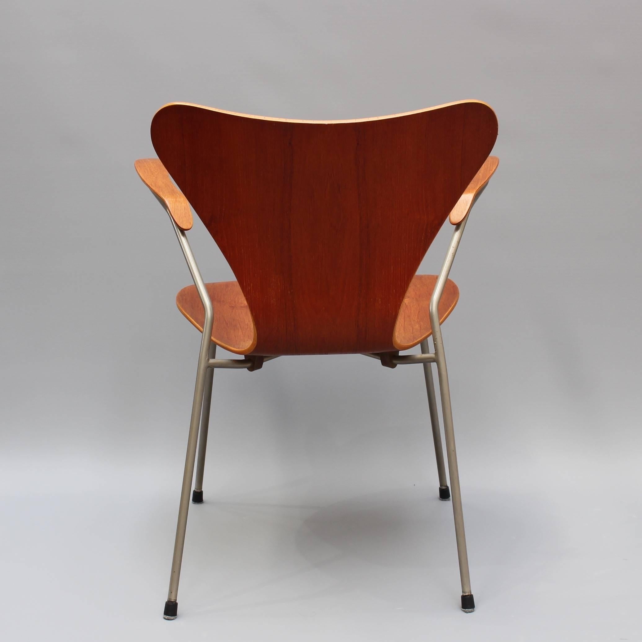 Rosewood Arne Jacobsen Series 7 Armchair, circa 1960s 1