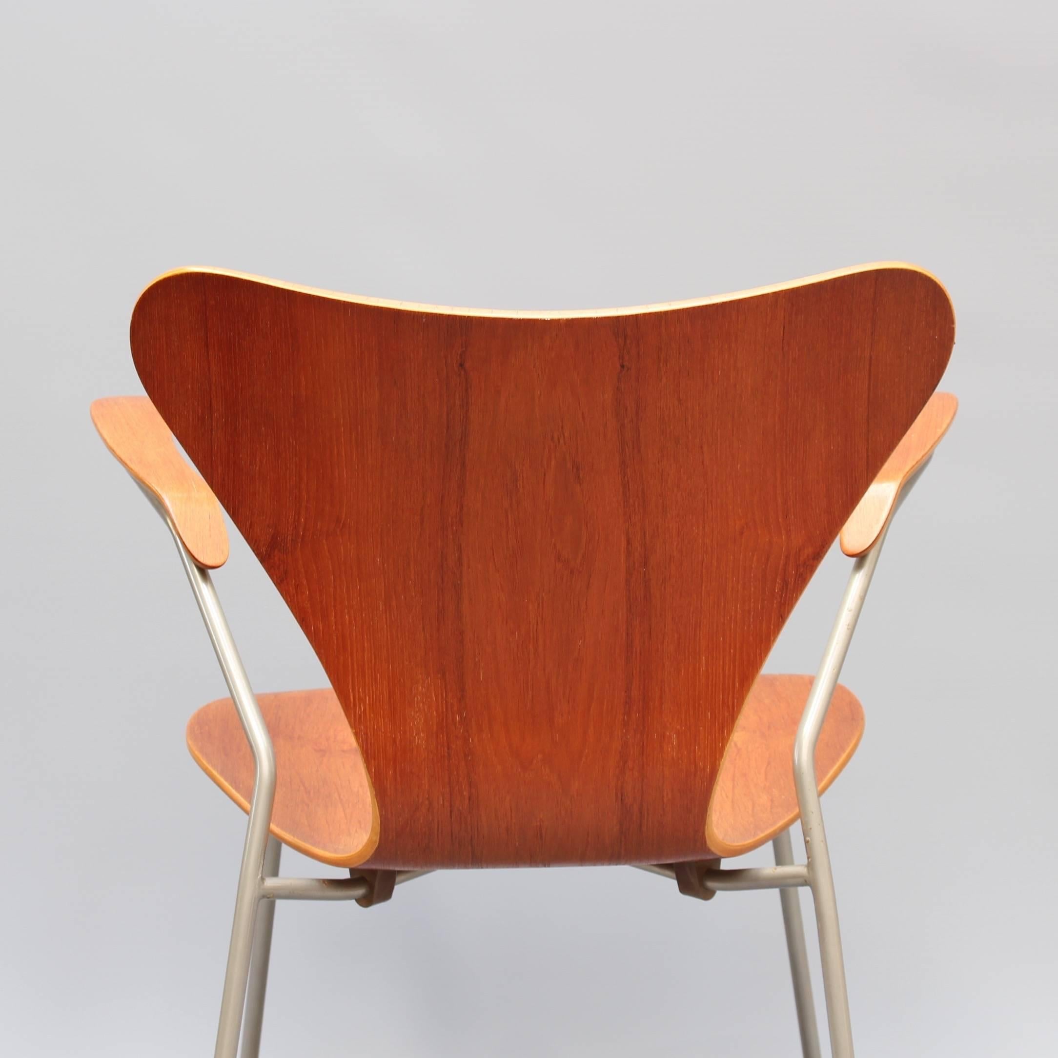 Rosewood Arne Jacobsen Series 7 Armchair, circa 1960s 3