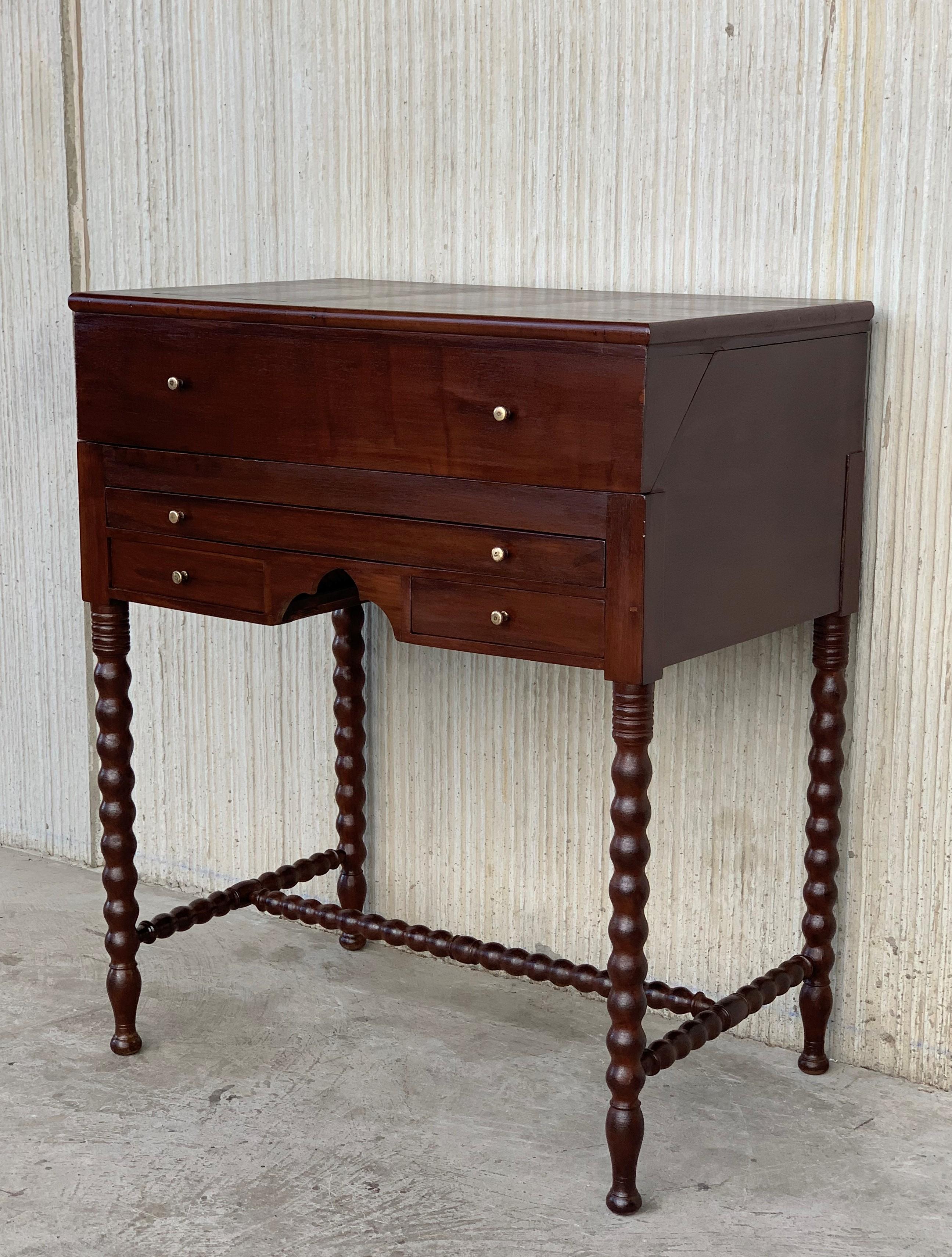 desk that opens up