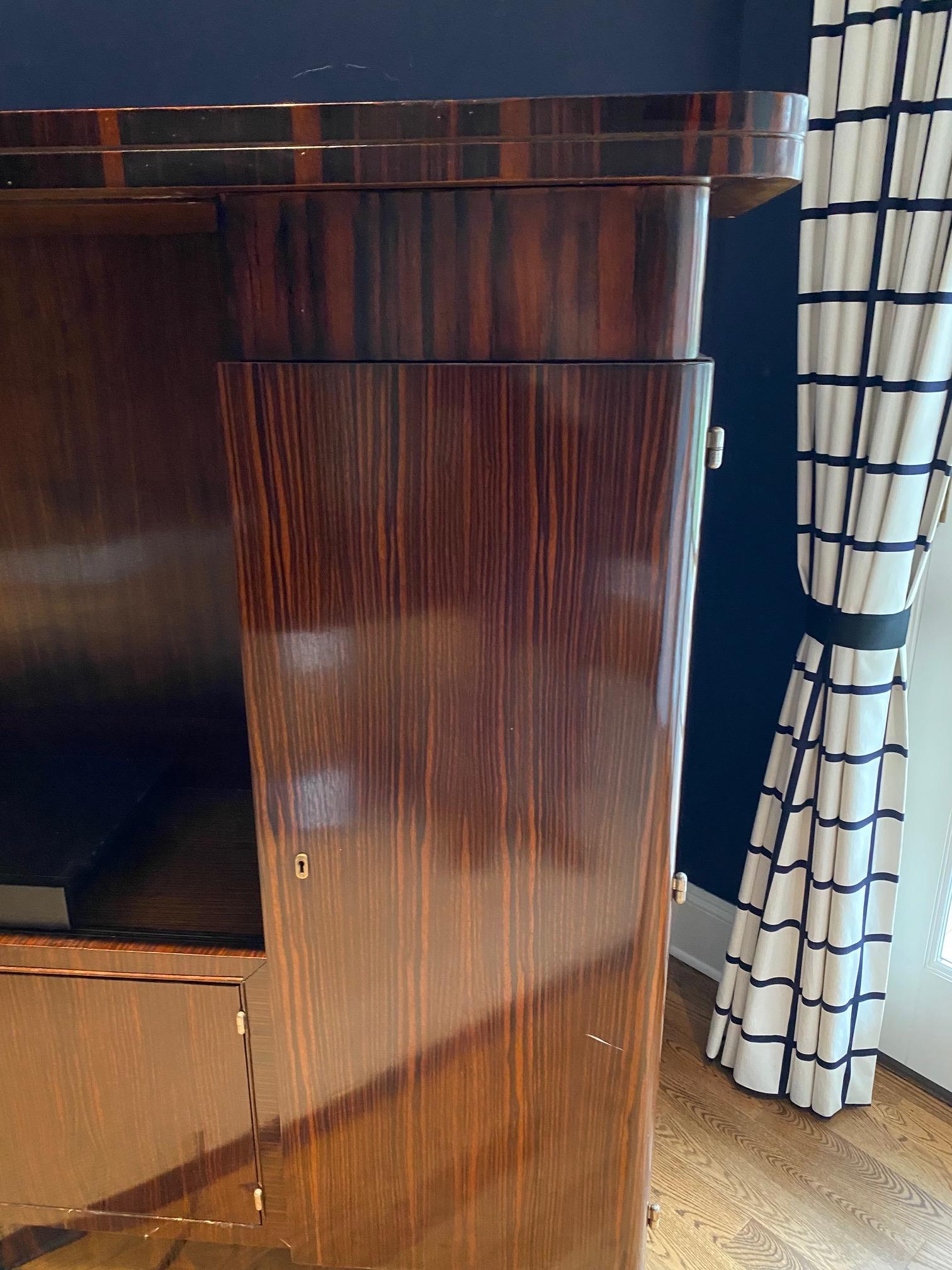 Rosewood Art Deco Style Curved Entertainment Cabinet from Aero Studios For Sale 5