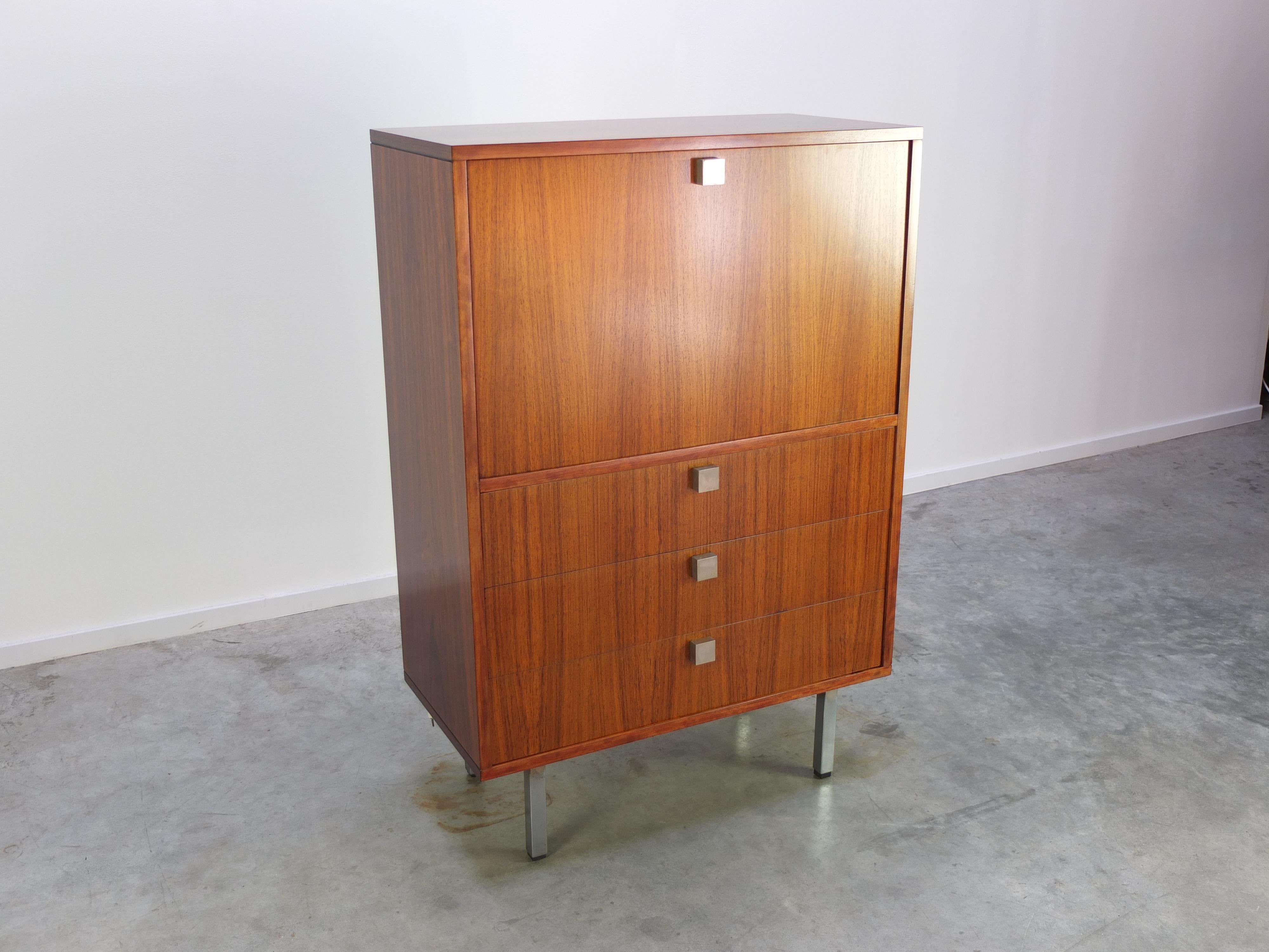 Lovely bar cabinet designed by Belgian modernist designer Alfred Hendrickx for Belform, 1960s. Made of rosewood with a fantastic decorative woodgrain and metal feet. The large door opens an illuminated bar compartment. Underneath we find three large