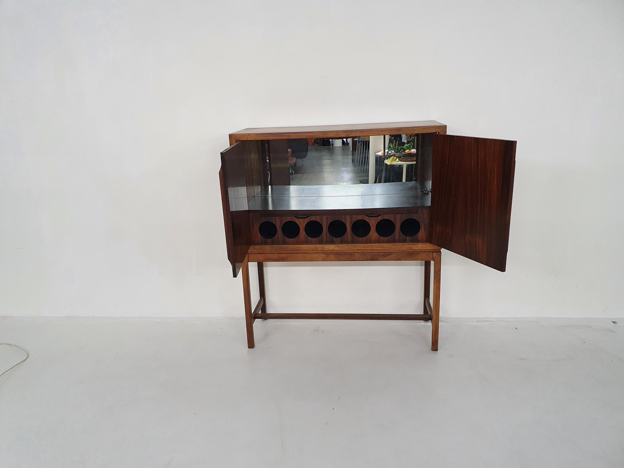 Mid-Century Modern Rosewood Bar Cabinet by Torbjørn Afdal for Mellemstrands Møbelfabrik, Norway, 19 For Sale