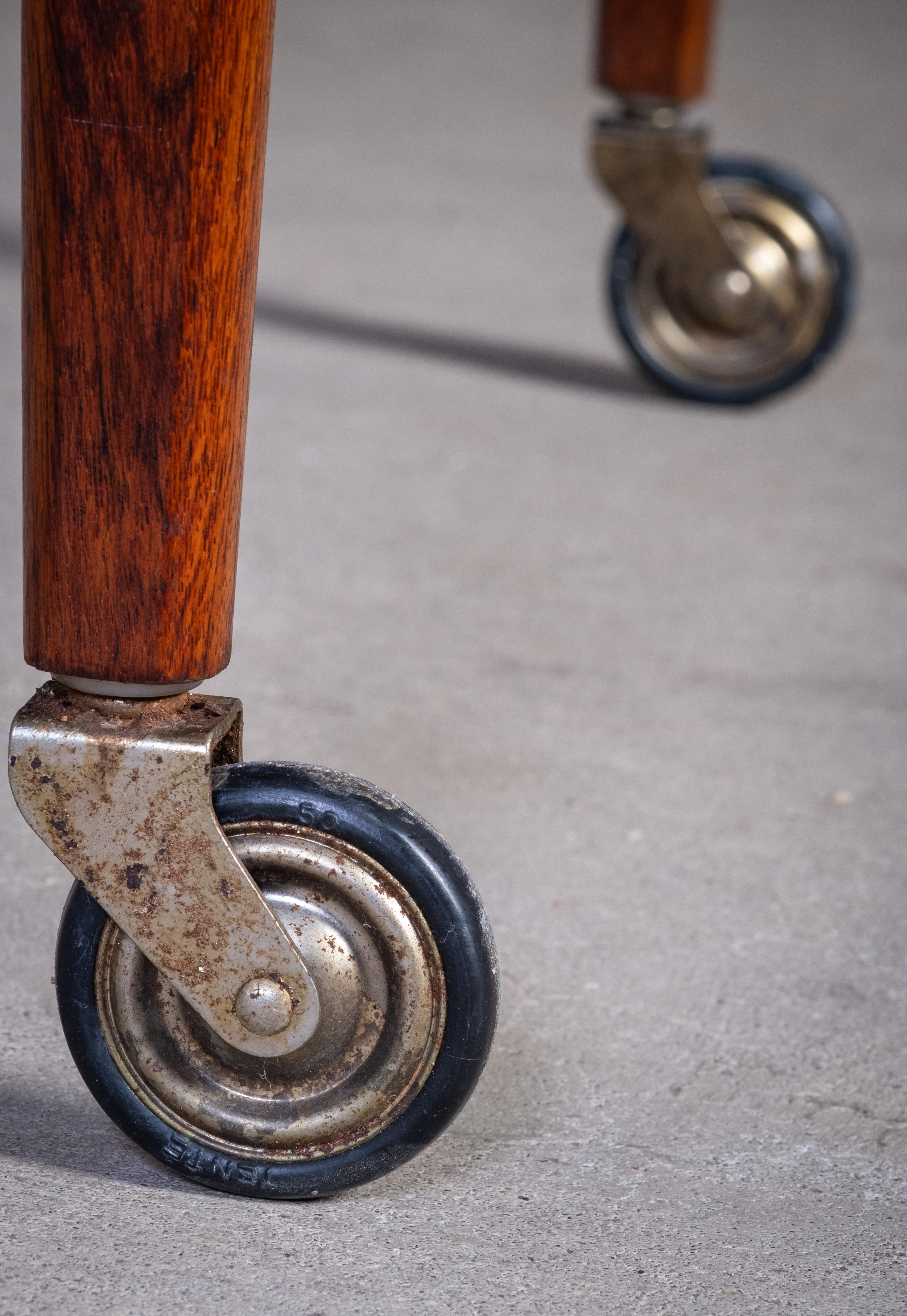 Milieu du XXe siècle Chariot de bar en bois de rose par Edmund Brouer, Danemark, années 1970 en vente