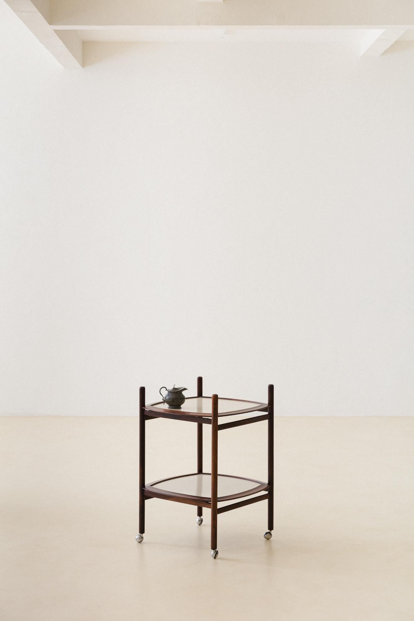 Barwagen aus Palisanderholz von Móveis Cantù, 1960er Jahre, brasilianisches Mid-Century Modern Design im Zustand „Gut“ im Angebot in New York, NY