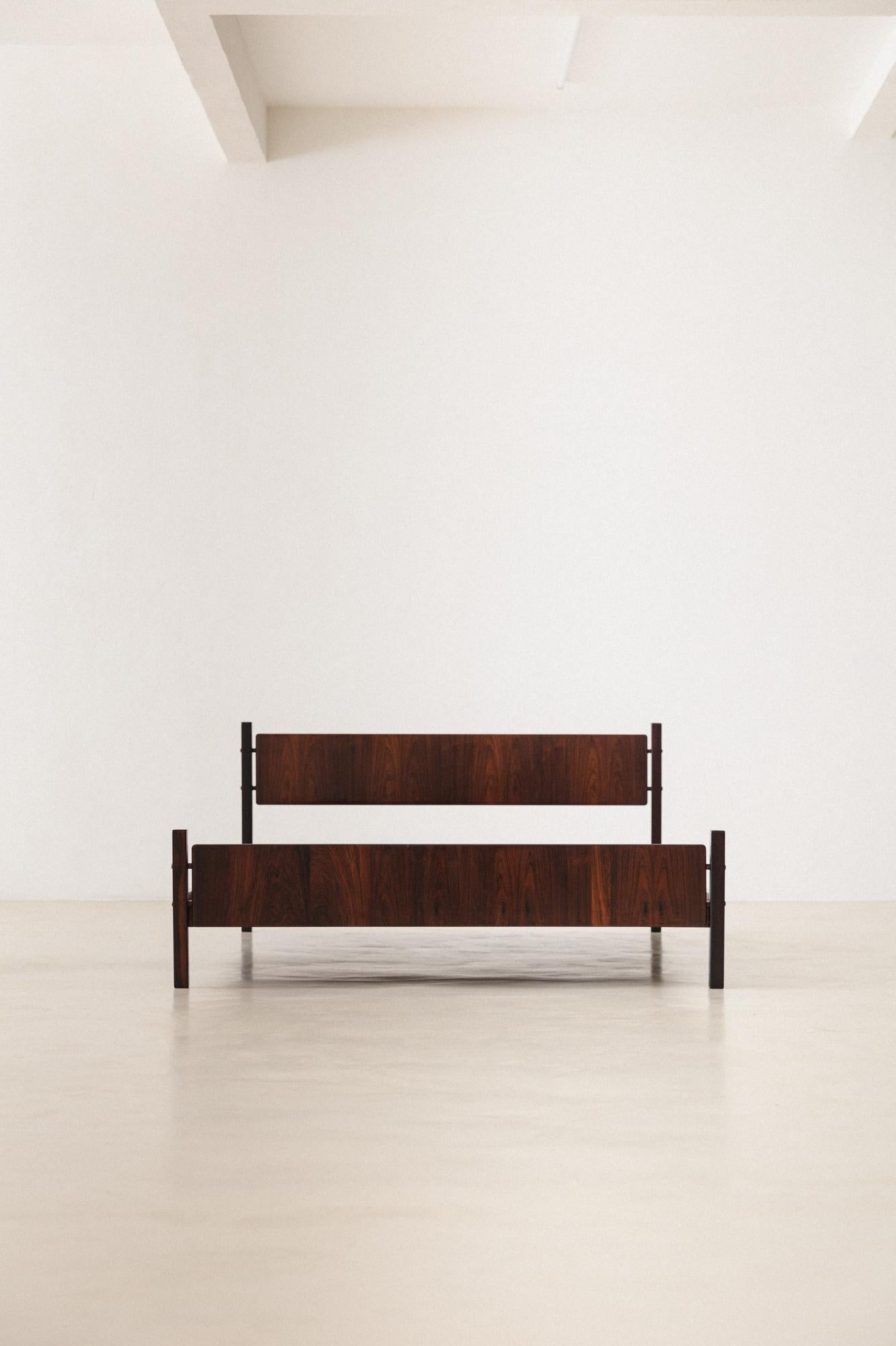 Mid-Century Modern Rosewood Bed by Celina Decorações, 1960s, Double Size, Mid-Century Brazilian For Sale