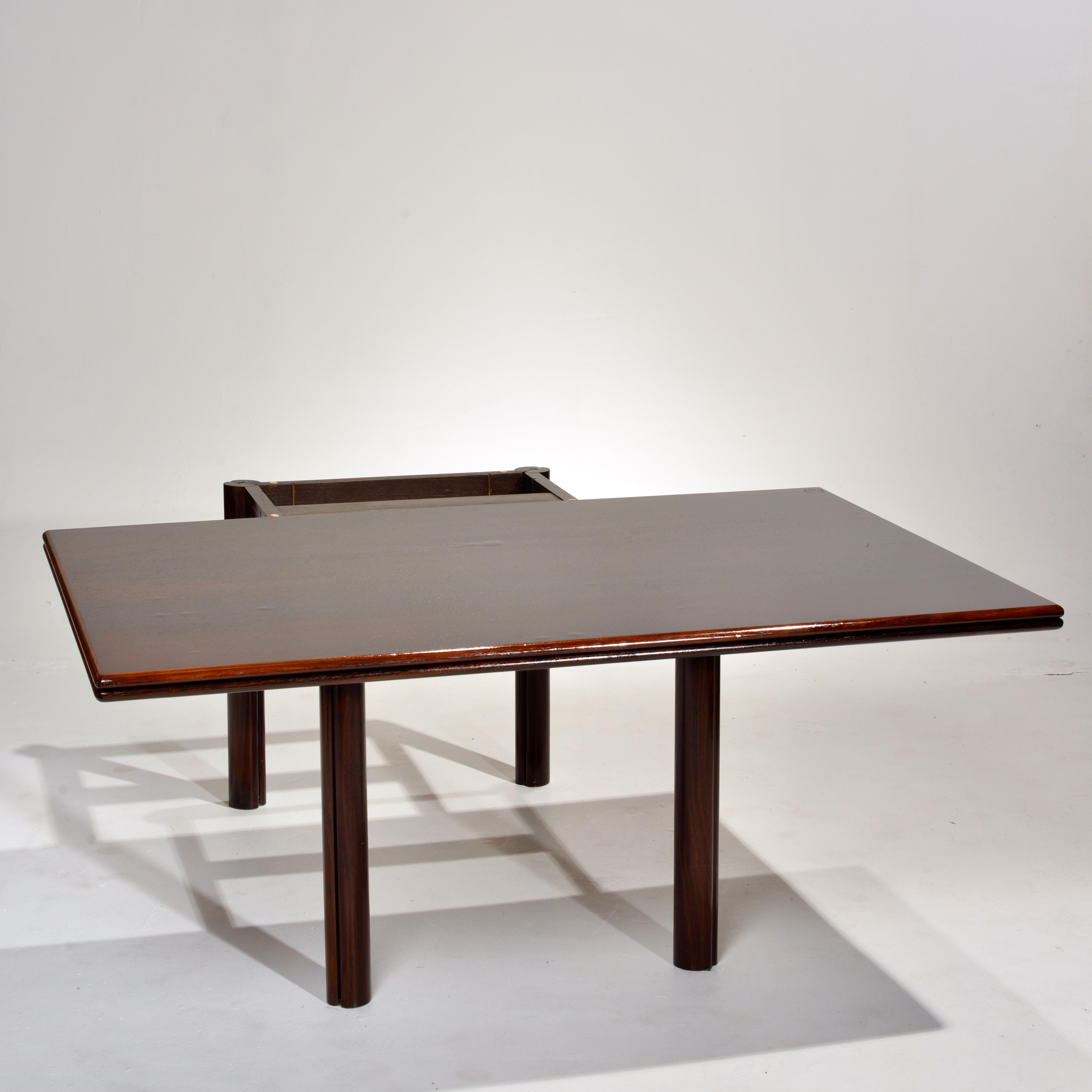 Scandinave moderne Table à manger à deux rallonges en bois de rose, Danemark, vers 1975 en vente