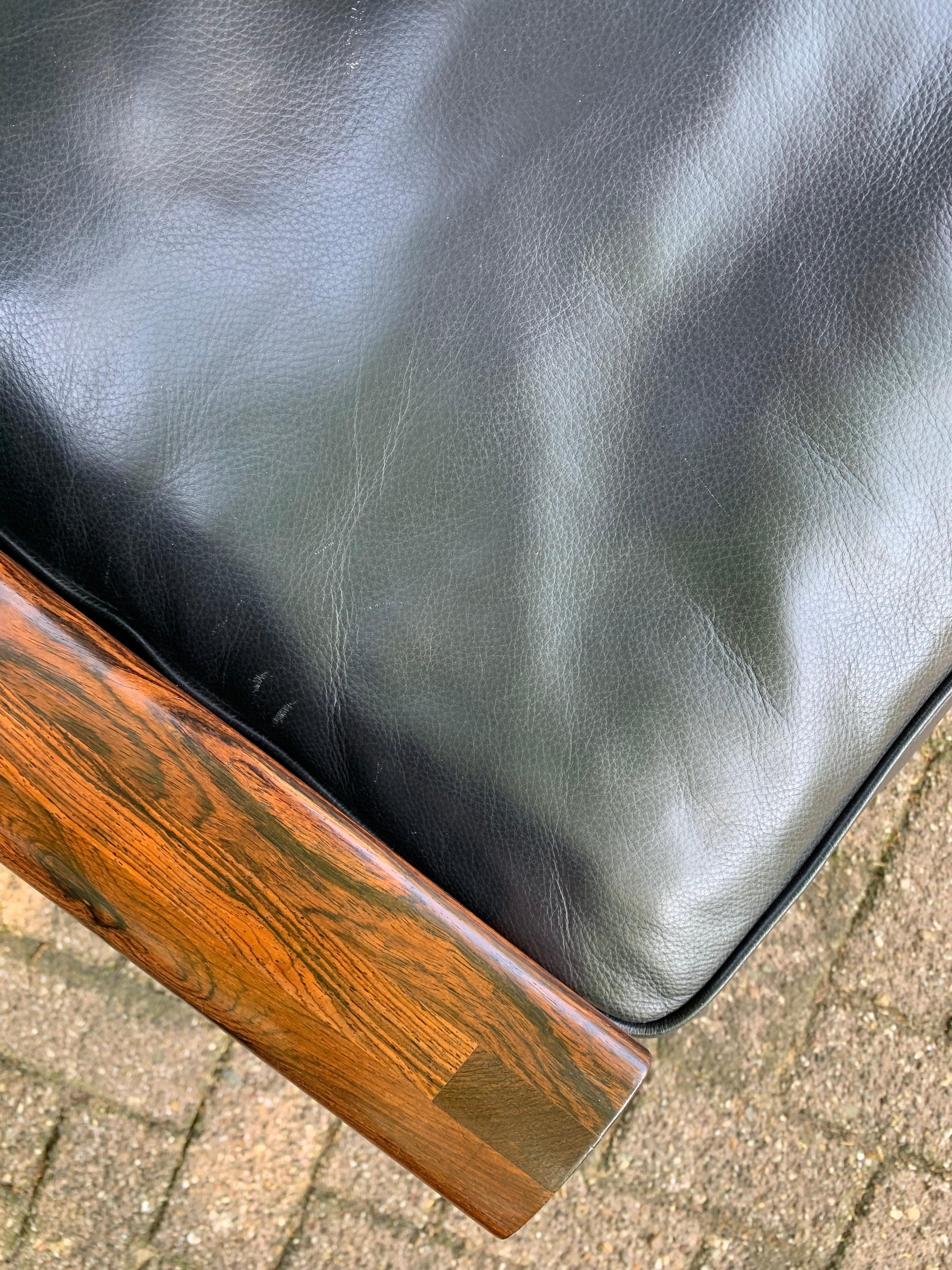 Rosewood & Black Leather 'Capella' Arm Chair by Illum Wikkelsø  In Good Condition For Sale In Utrecht, NL