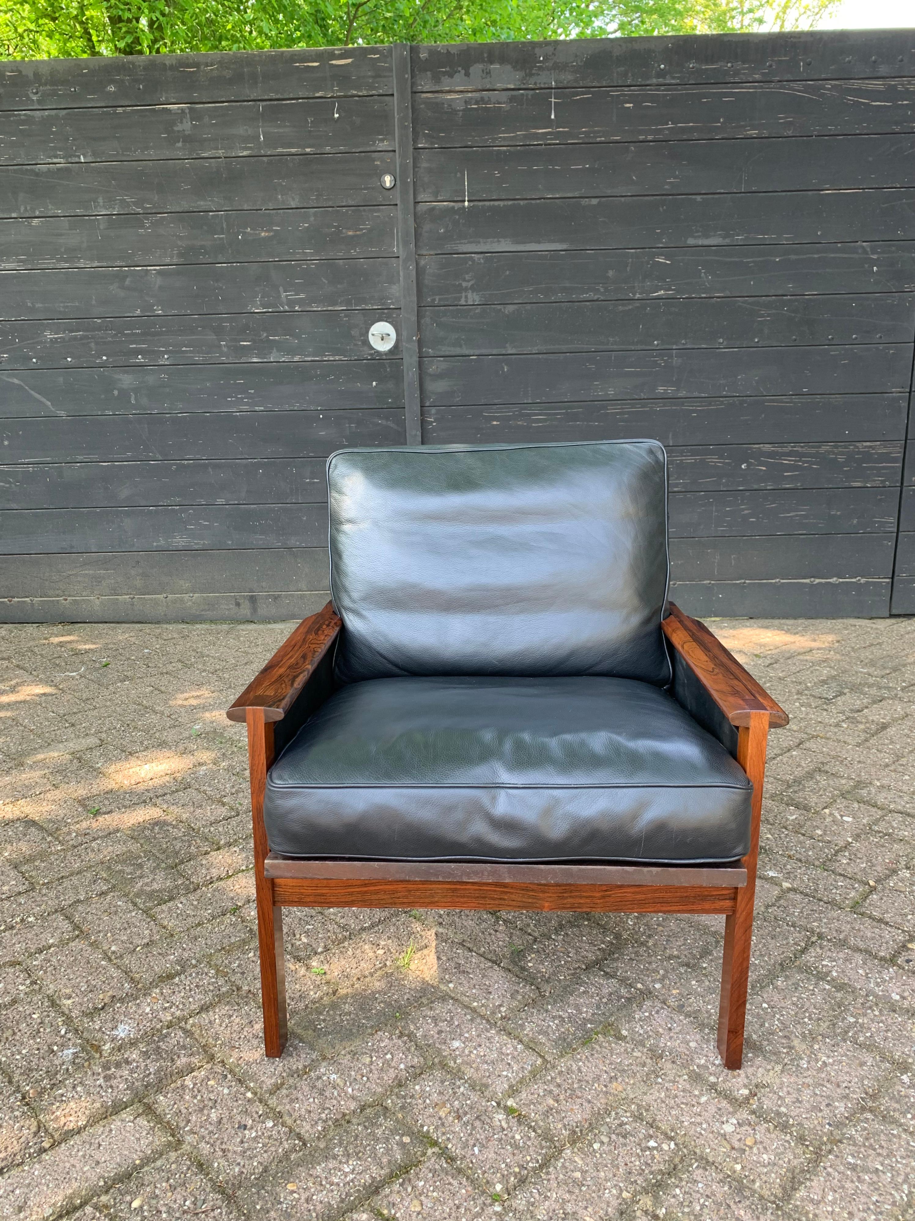 Mid-20th Century Rosewood & Black Leather 'Capella' Arm Chair by Illum Wikkelsø  For Sale