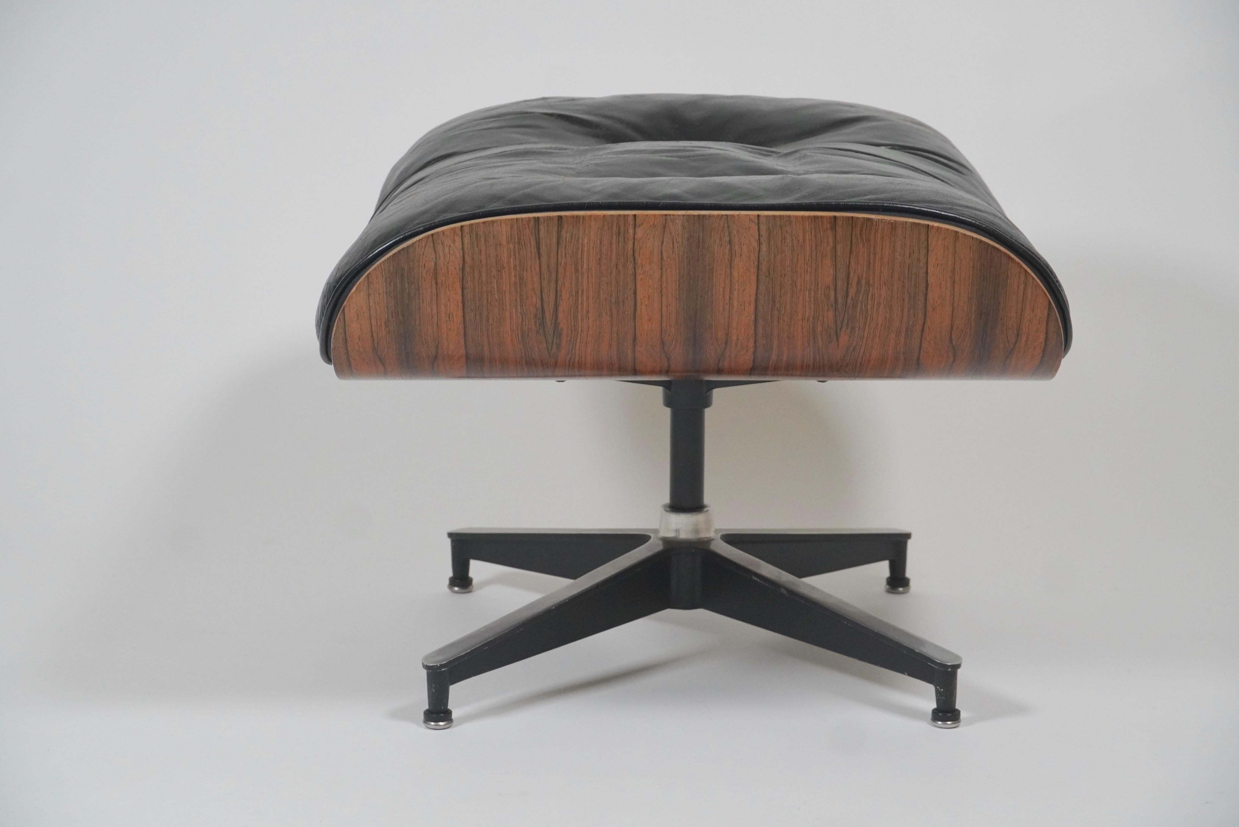 20th Century Rosewood Black Leather Early 1960s Eames 671 Ottoman for Eames 670 Lounge