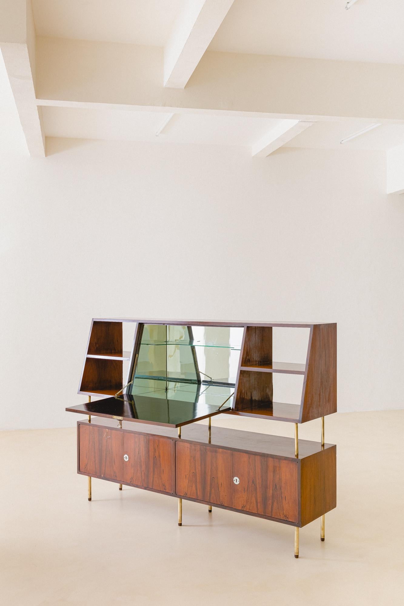 Rosewood Bookcase by Carlo Hauner and Martin Eisler, 1955, Brazilian Midcentury In Good Condition For Sale In New York, NY