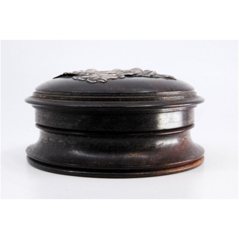 Silver Rosewood box with silver application on the lid in the shape of a flower For Sale