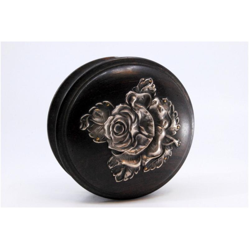 Rosewood box with silver application on the lid in the shape of a flower For Sale 2