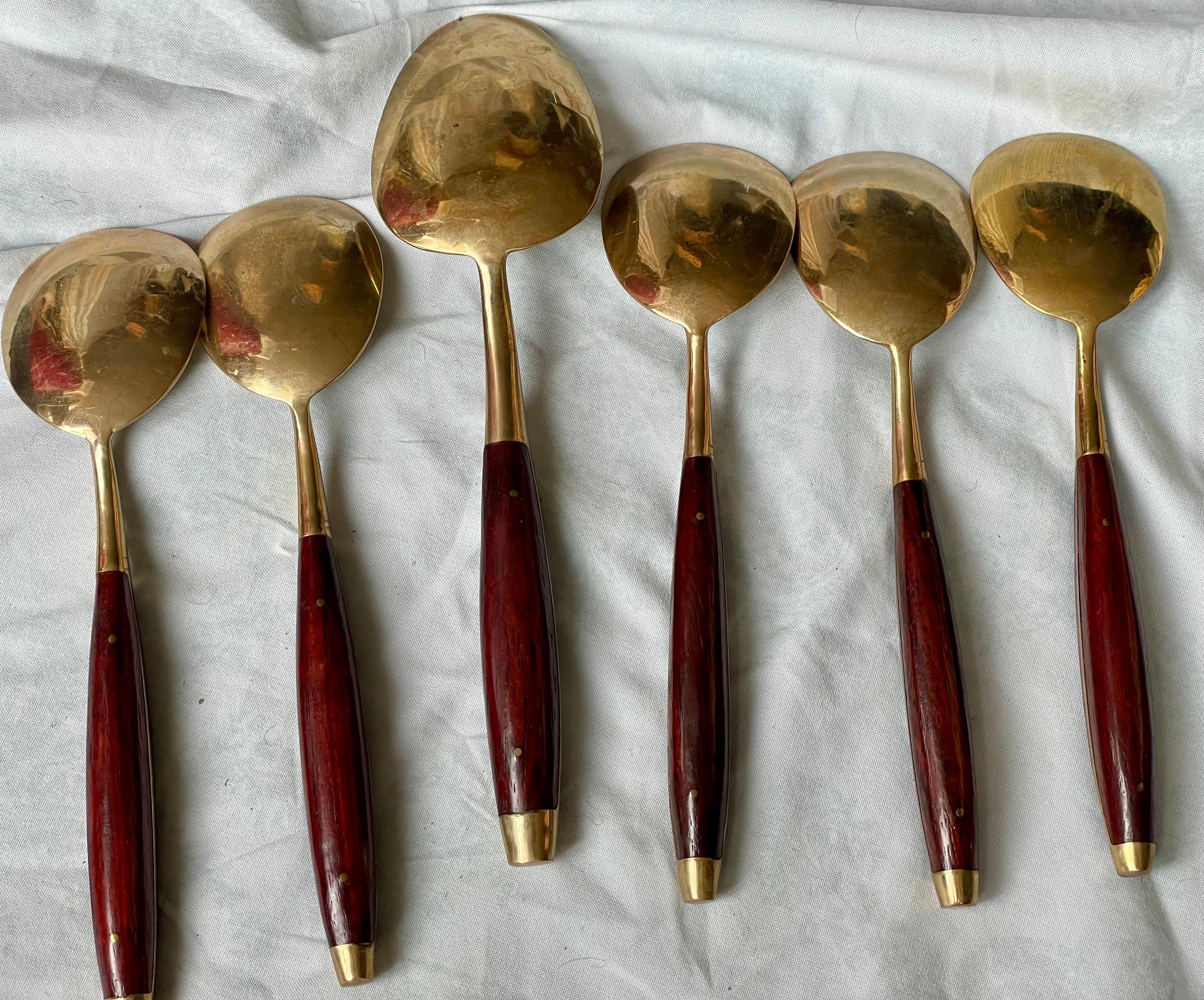 20th Century 6 pc Rosewood Brass Flatware Desert Ice Cream Set Lg Serving Spoon 5 Soup Spoon For Sale