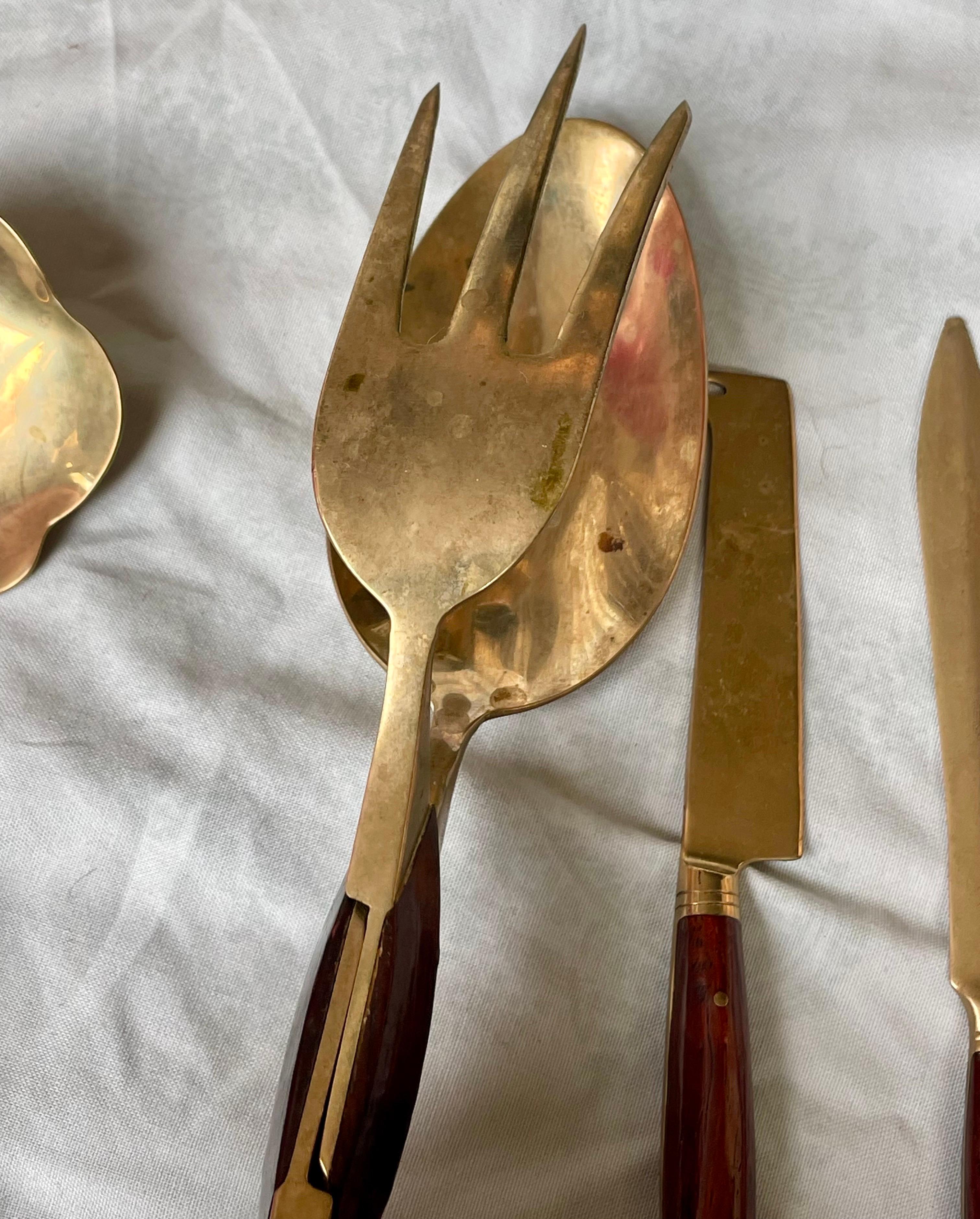 Couverts en bois de rose et laiton 5 pièces de service Pince à tarte Cuillère à bonbon Couteau à fromage en vente 4