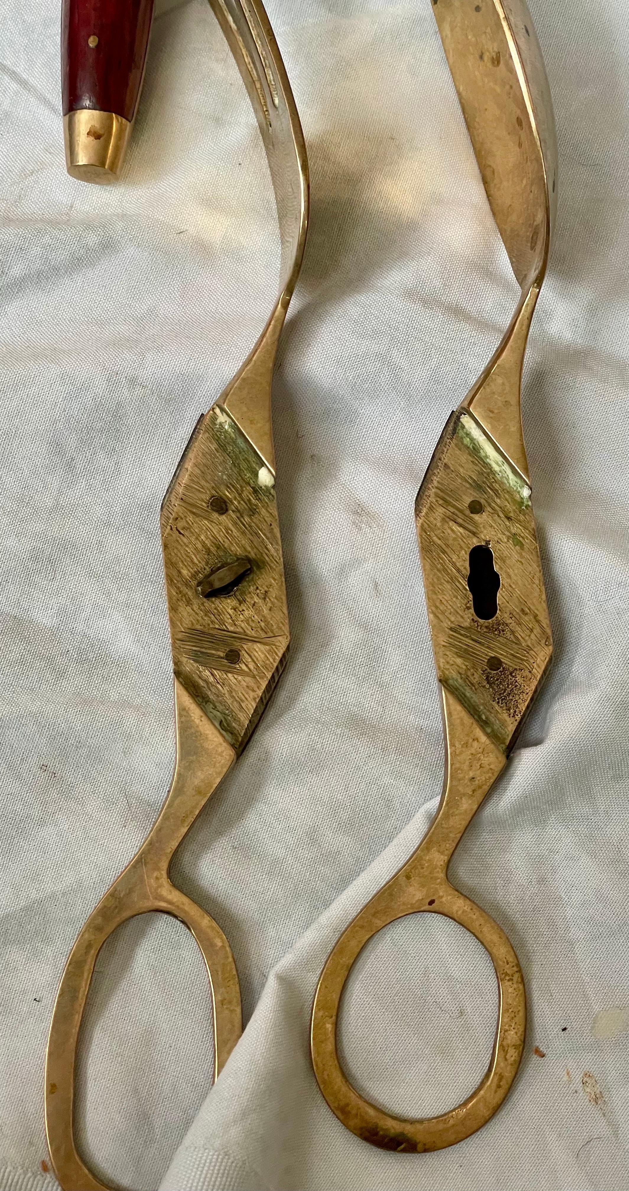 Couverts en bois de rose et laiton 5 pièces de service Pince à tarte Cuillère à bonbon Couteau à fromage en vente 7