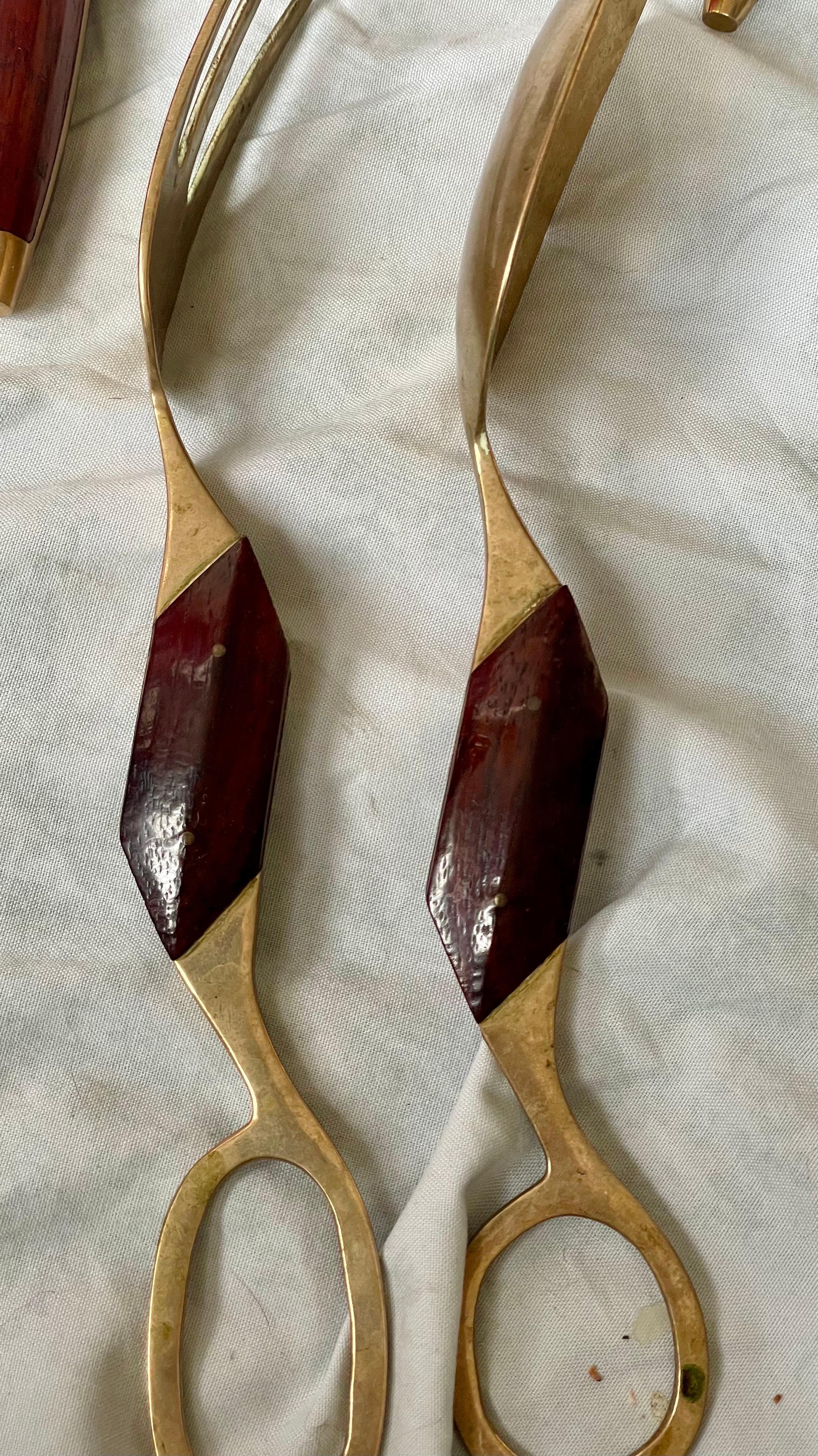 Couverts en bois de rose et laiton 5 pièces de service Pince à tarte Cuillère à bonbon Couteau à fromage en vente 8