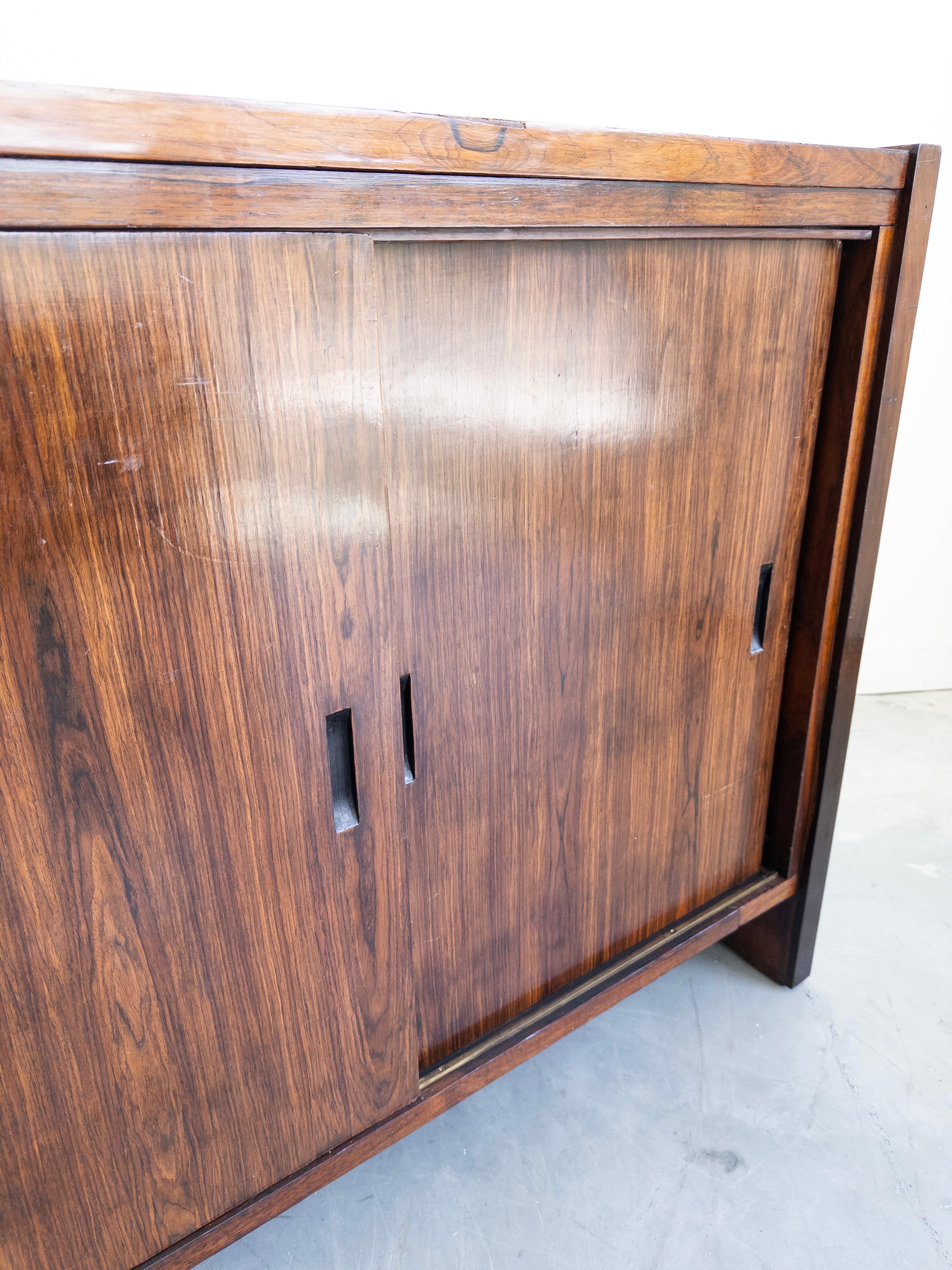 Armoire brésilienne en bois de rose Bon état - En vente à New York, NY