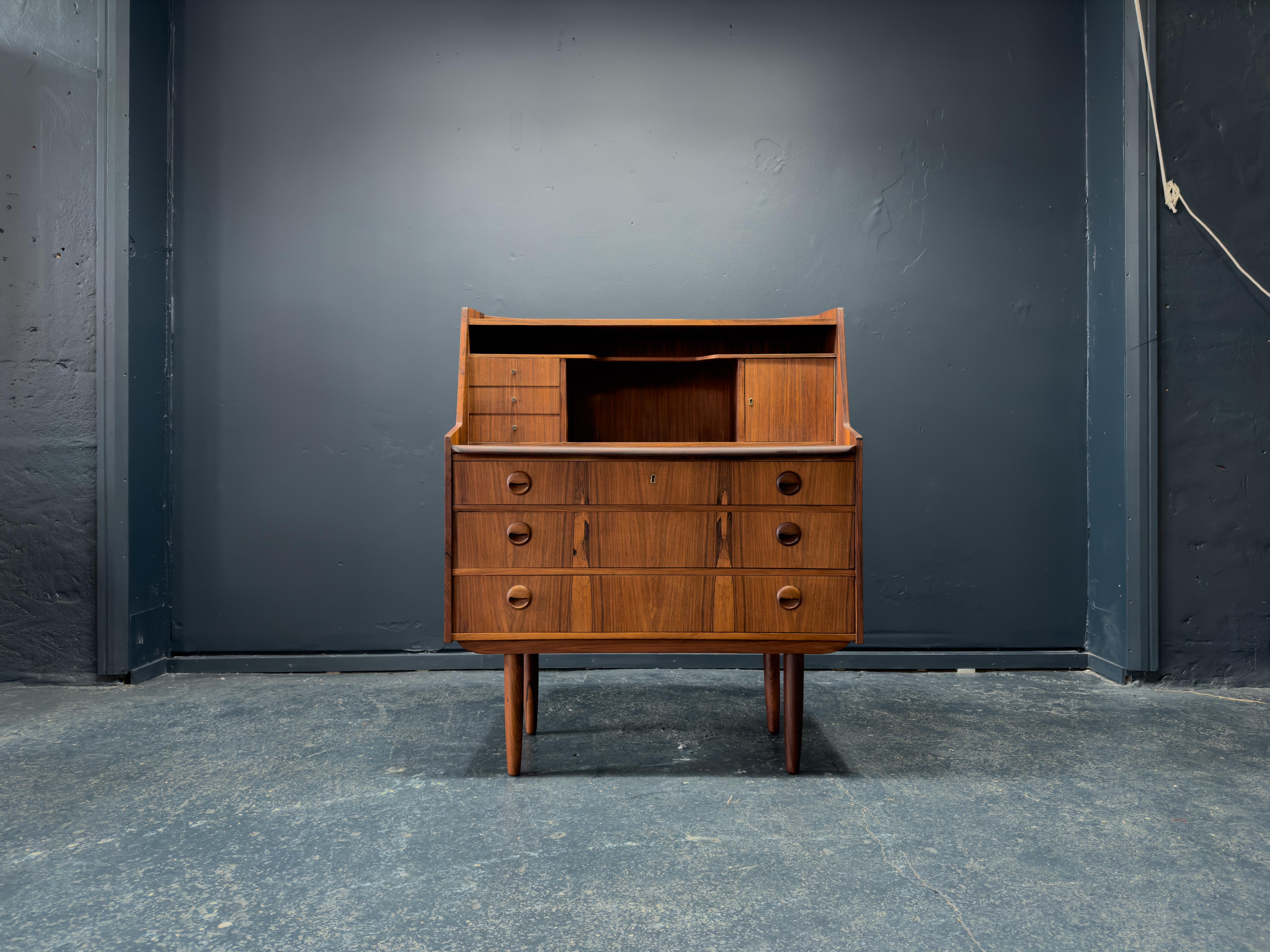 This incredible hardwood bureau is stunningly crafted, with numerous design features elevating the craftsmanship and uniqueness of the piece. Made from exquisite hardwood, the piece has a beautiful feel to the wood, with expert grain matching