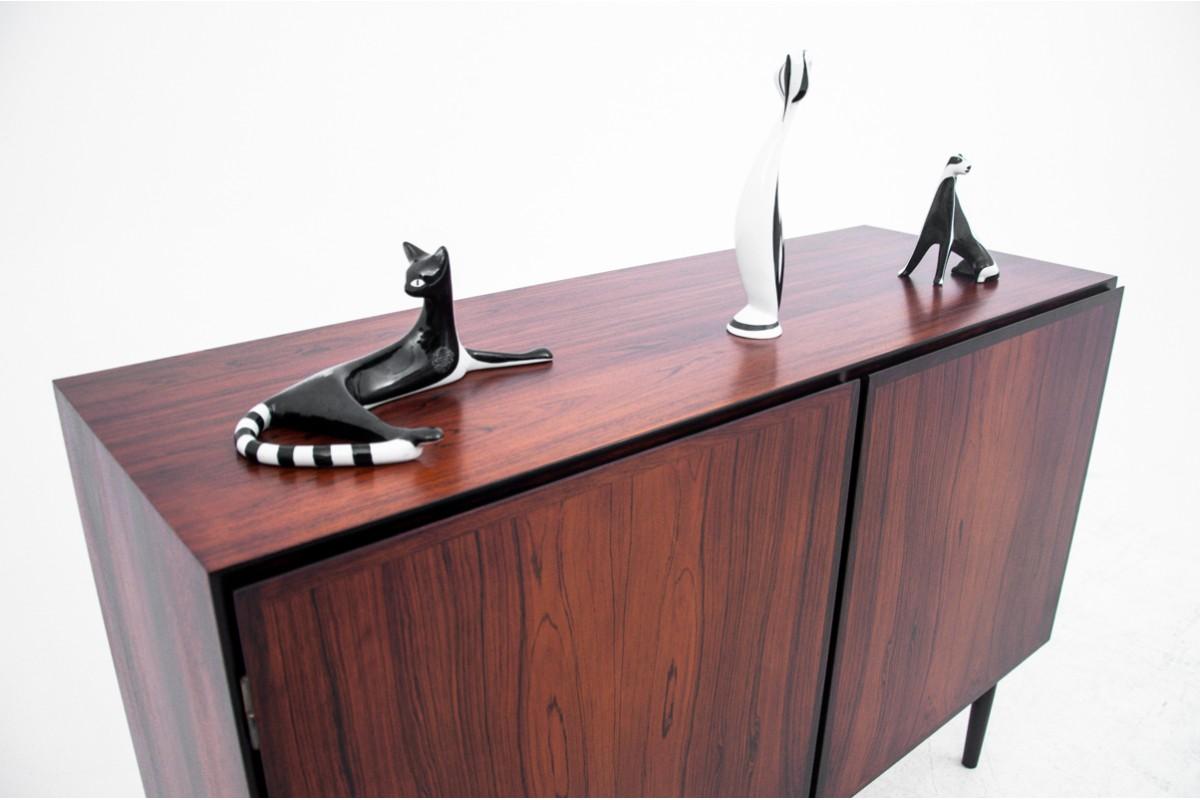 Rosenholzschrank von Gunni Omann, Dänemark, 1960er Jahre im Angebot 9