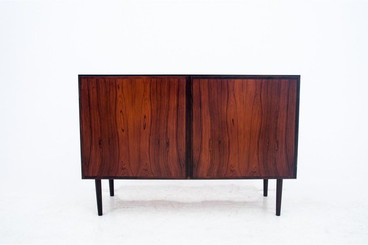 Rosenholzschrank von Gunni Omann, Dänemark, 1960er Jahre (Moderne der Mitte des Jahrhunderts) im Angebot