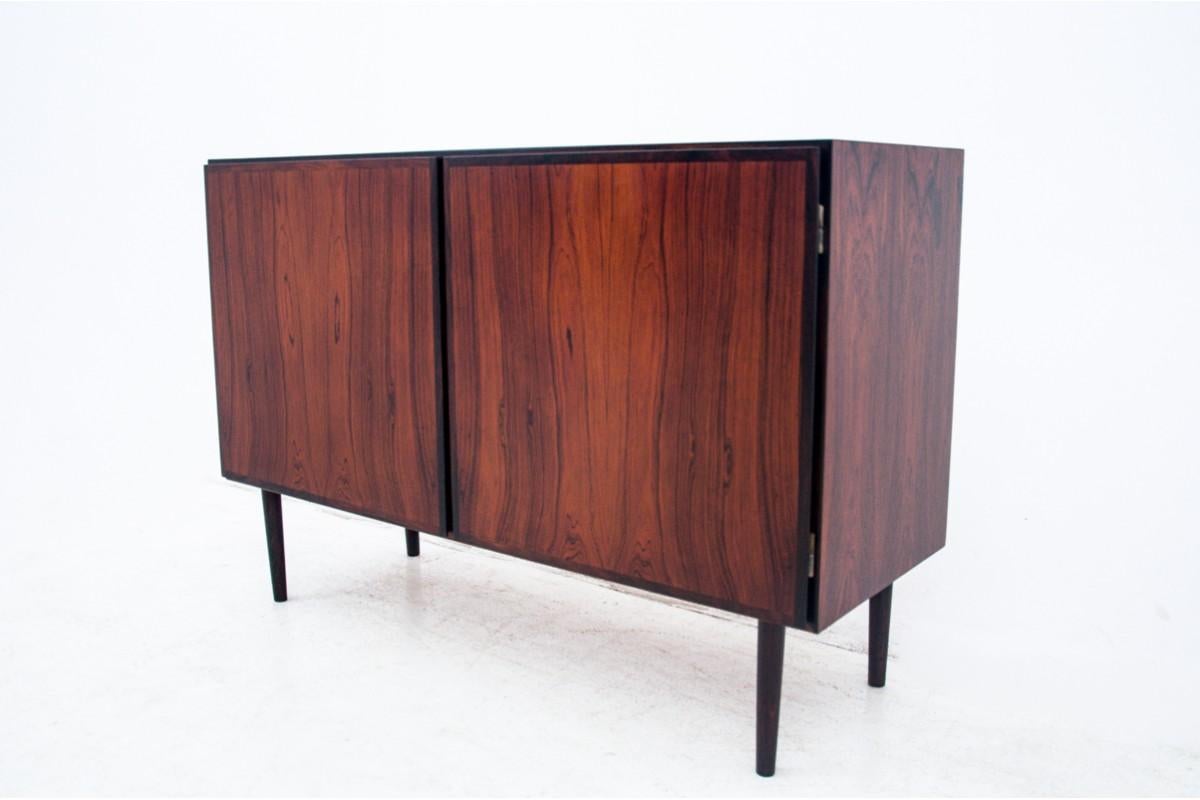 Rosenholzschrank von Gunni Omann, Dänemark, 1960er Jahre im Angebot 3