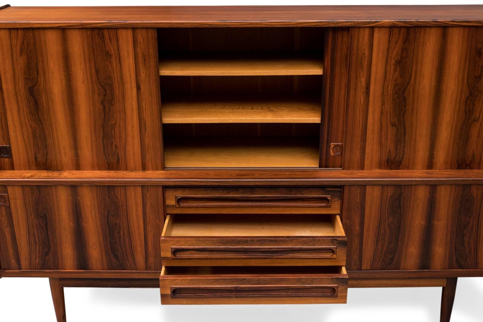 Rosewood Cabinet by Johannes Andersen In Good Condition For Sale In Paris, FR
