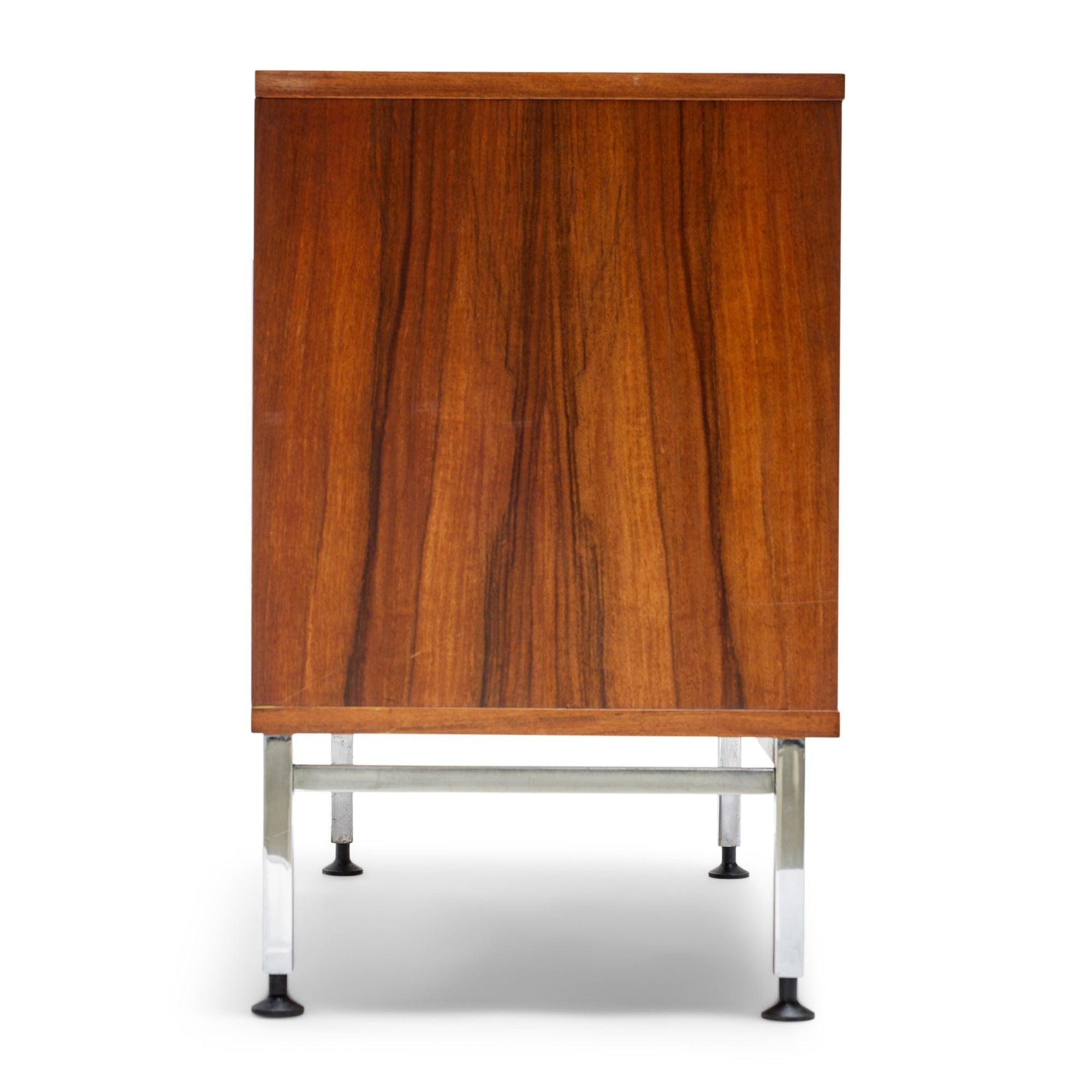 Français Armoire en bois de rose par Alain Richard en vente