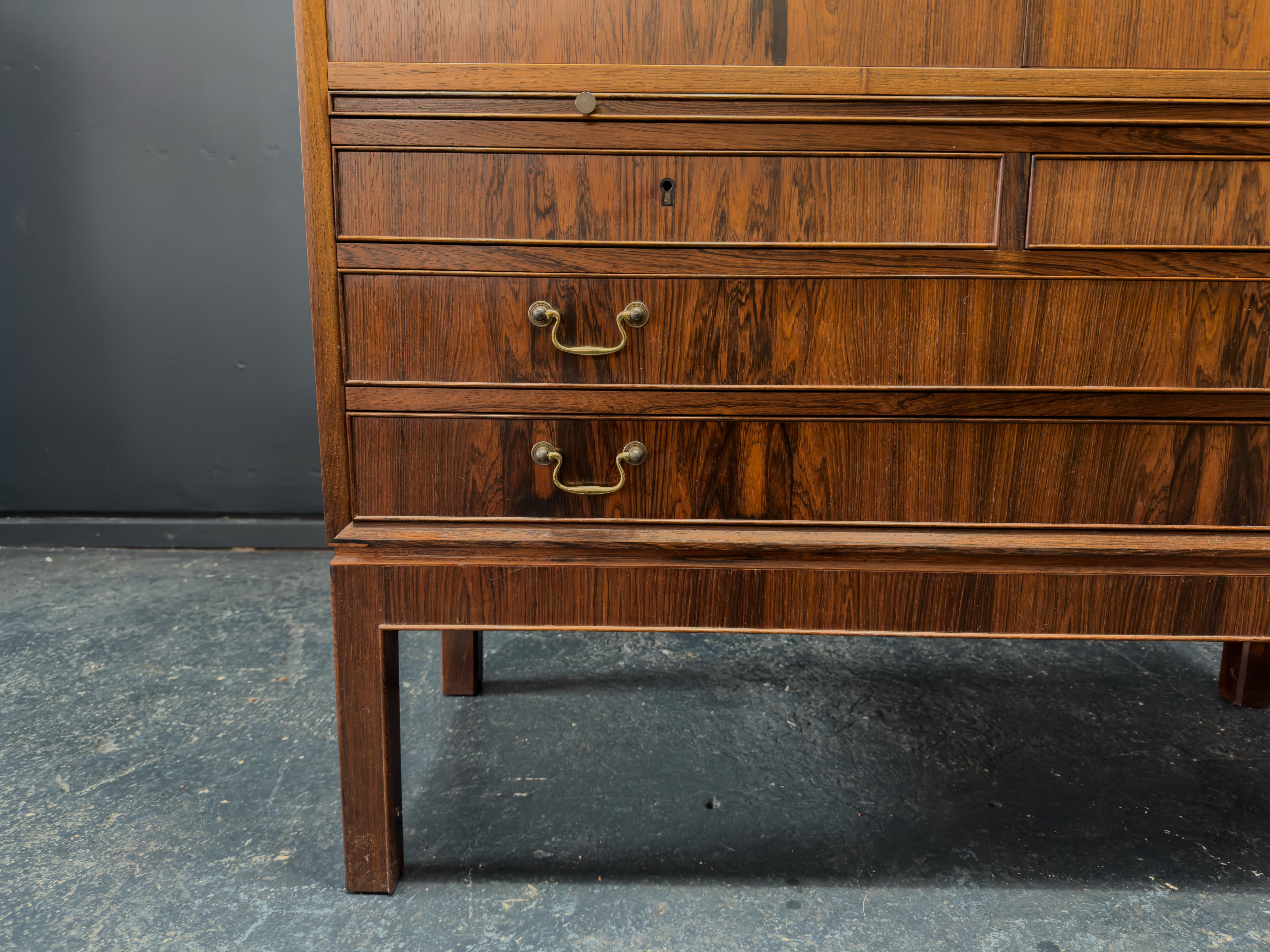 Mid-20th Century Traditional Large Cabinet For Sale