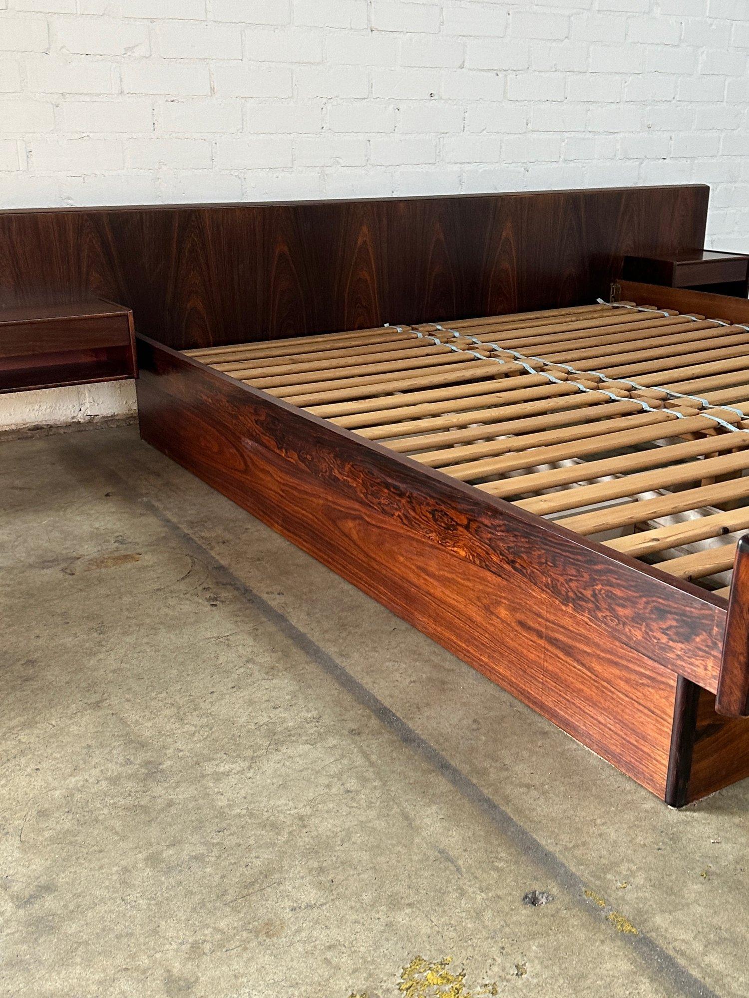 Late 20th Century Rosewood California King Platform Bed For Sale