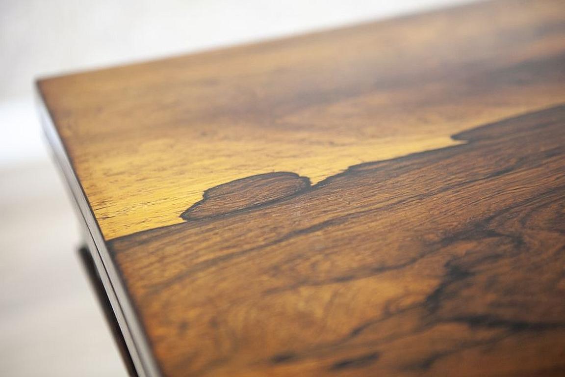 Klappbarer Kartentisch aus Rosenholz aus der Jahrhundertwende des 19. und 20. Jahrhunderts (19. Jahrhundert) im Angebot