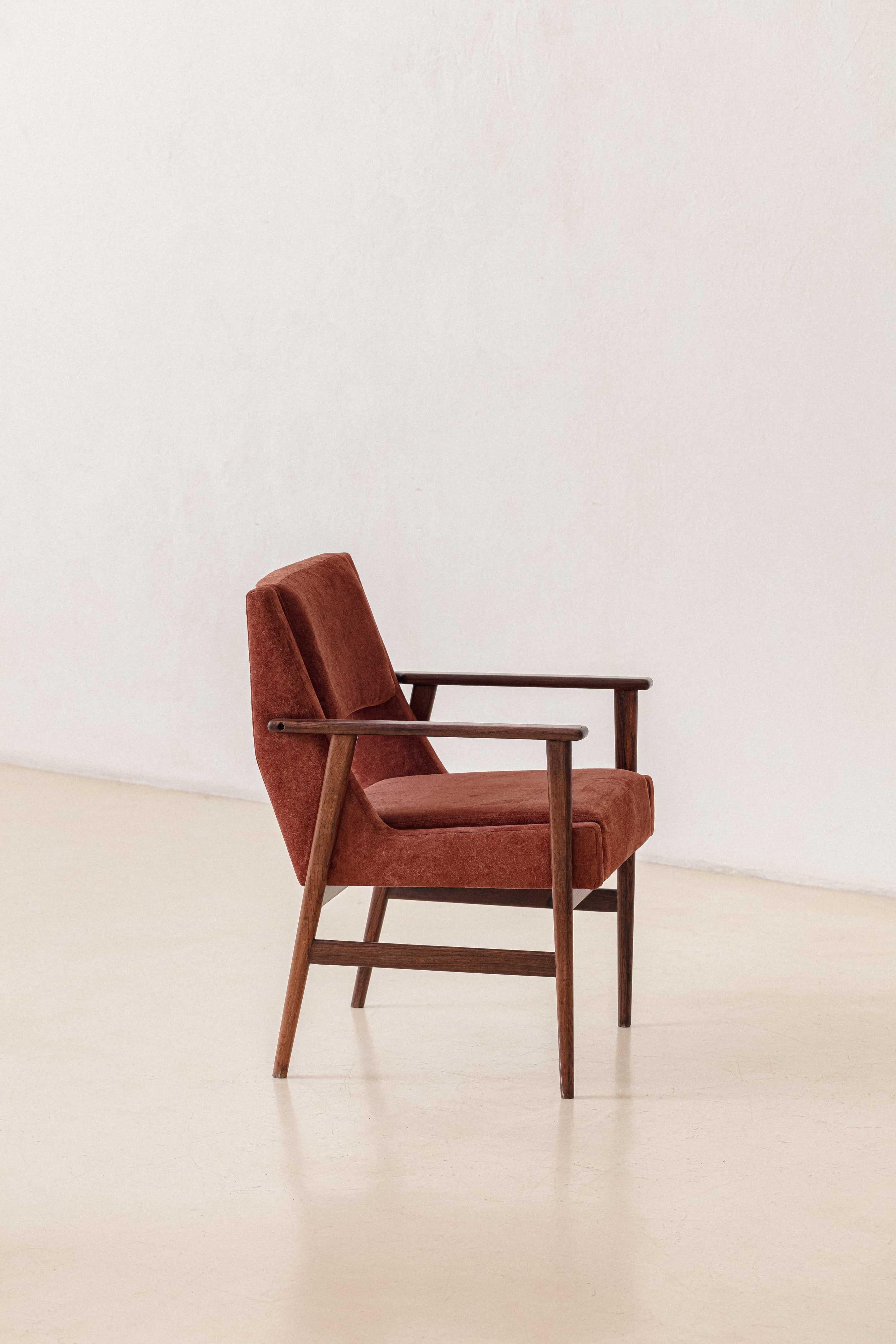 Mid-Century Modern Rosewood Chair with Armrests by Móveis Cantù, 1960s, Brazilian, Midcentury For Sale