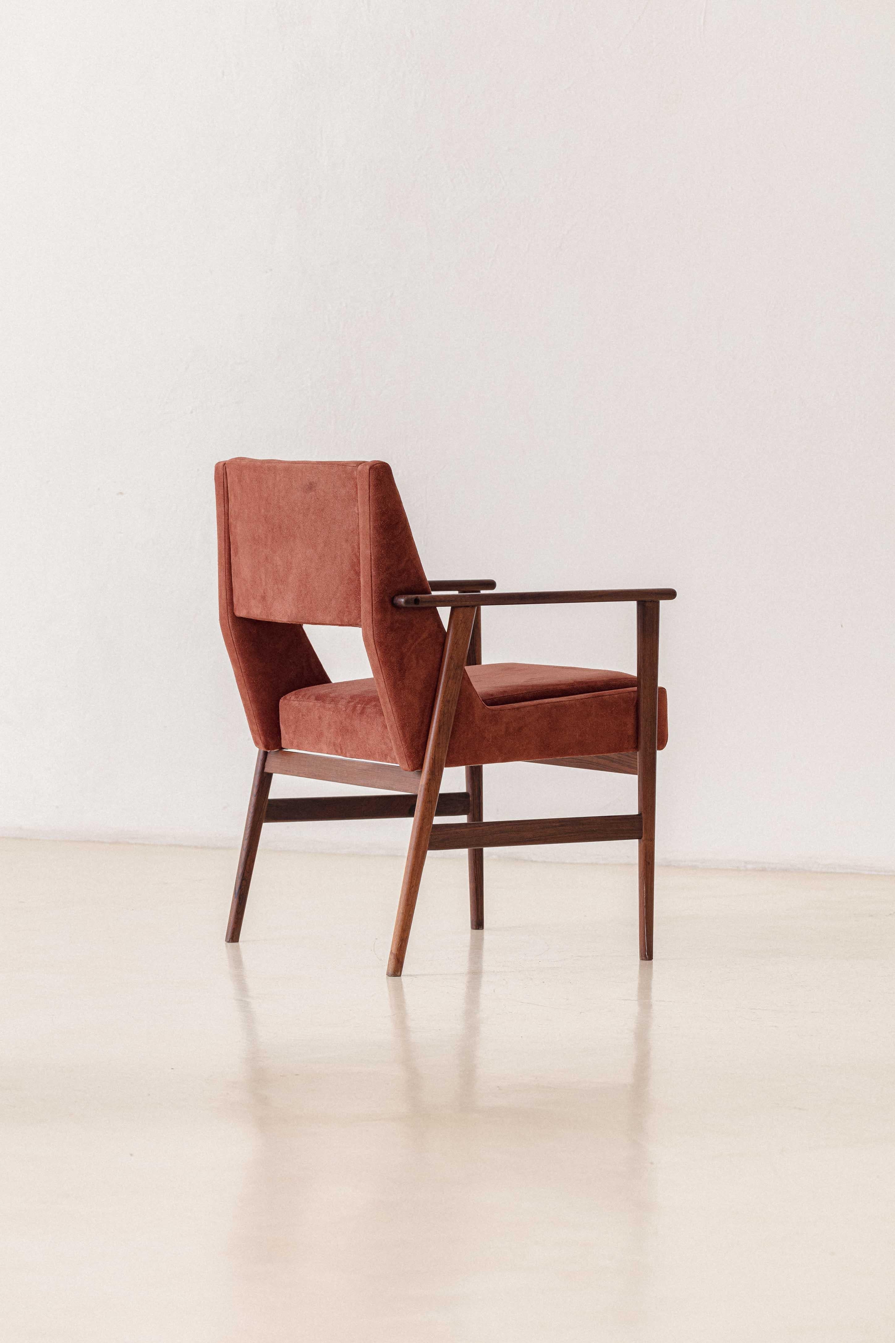 Rosewood Chair with Armrests by Móveis Cantù, 1960s, Brazilian, Midcentury In Good Condition For Sale In New York, NY