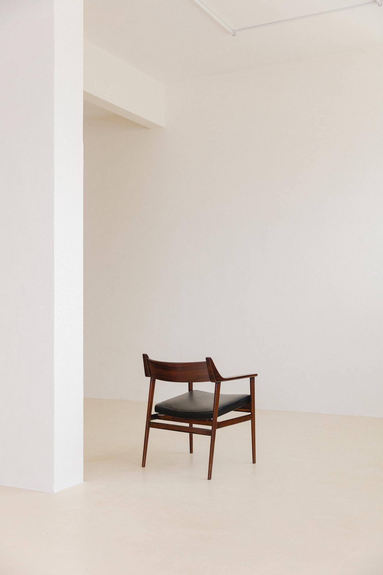 Leather Rosewood Chair with Armrests, by Móveis Cantù, 1960s, Brazilian Midcentury