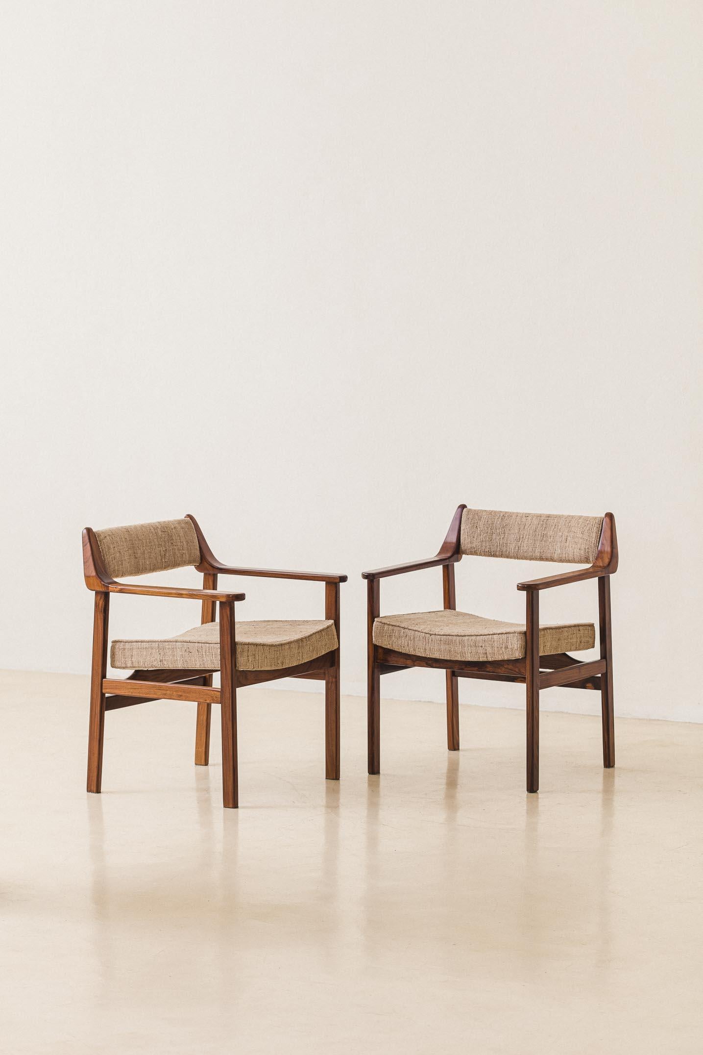 Rosewood Chair with Armrests, by Móveis Cantù, Brazilian Midcentury, 1960s For Sale 5