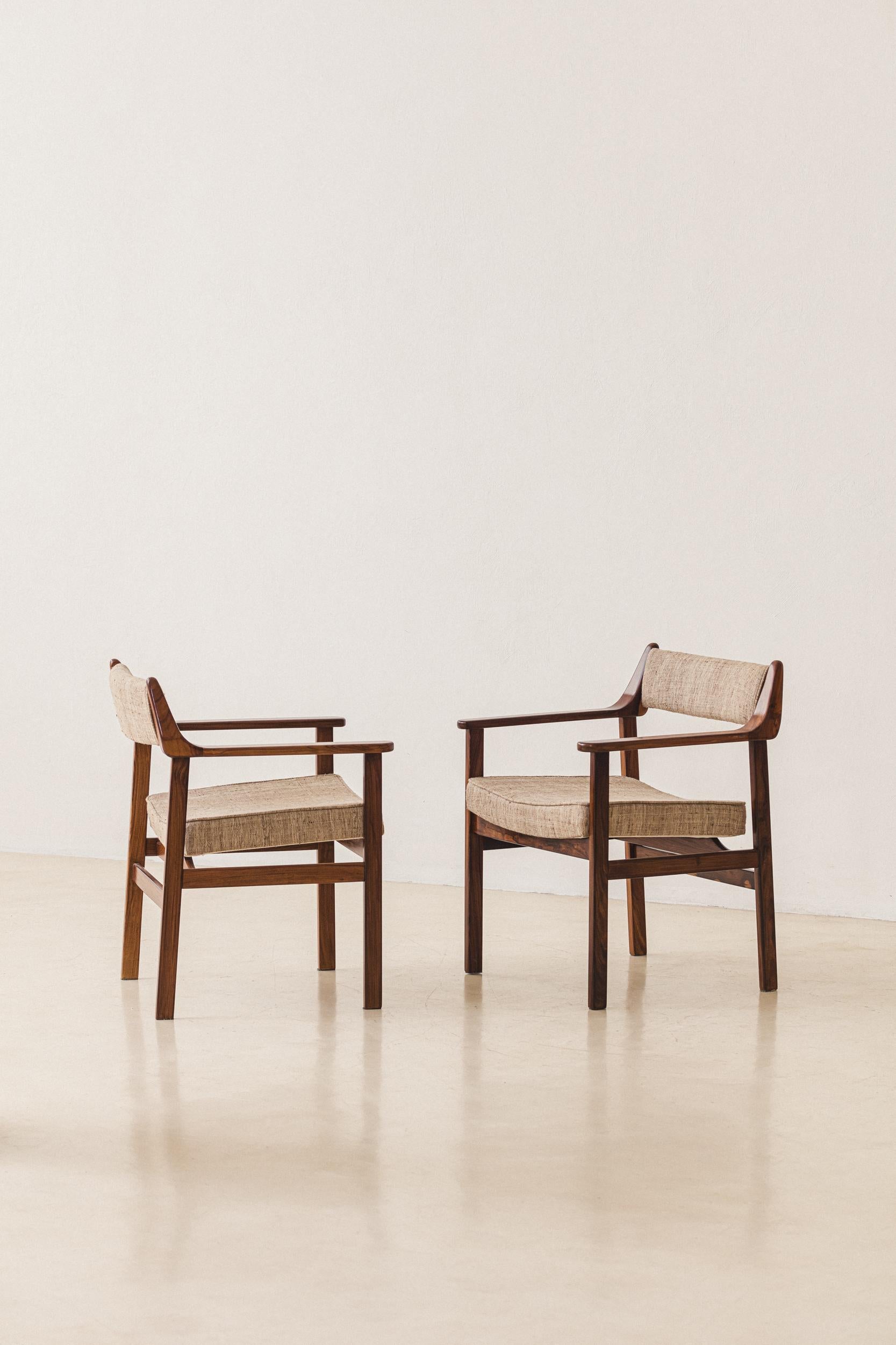 Mid-Century Modern Rosewood Chair with Armrests, by Móveis Cantù, Brazilian Midcentury, 1960s For Sale