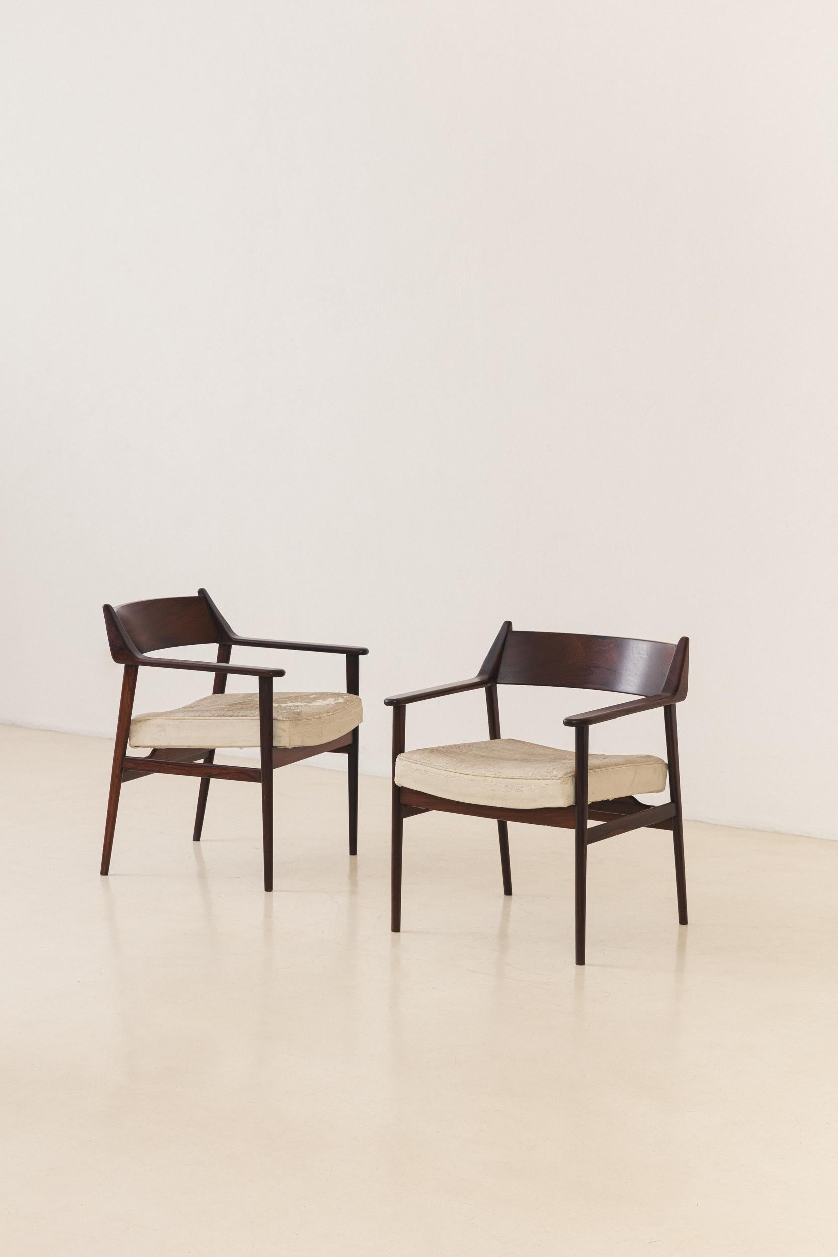 Silla de palisandro con reposabrazos, por Móveis Cantù, Brasil Mediados de siglo, 1960 Moderno de mediados de siglo en venta