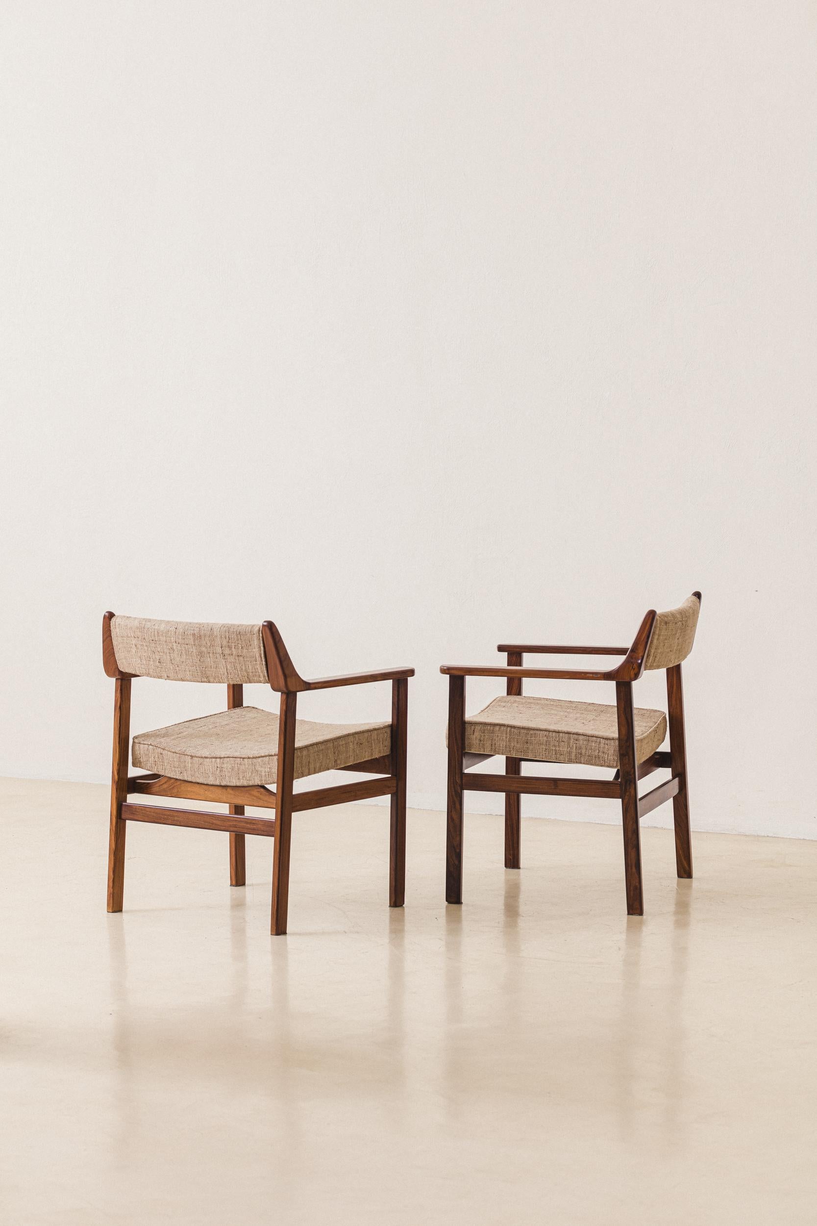 Rosewood Chair with Armrests, by Móveis Cantù, Brazilian Midcentury, 1960s In Good Condition For Sale In New York, NY