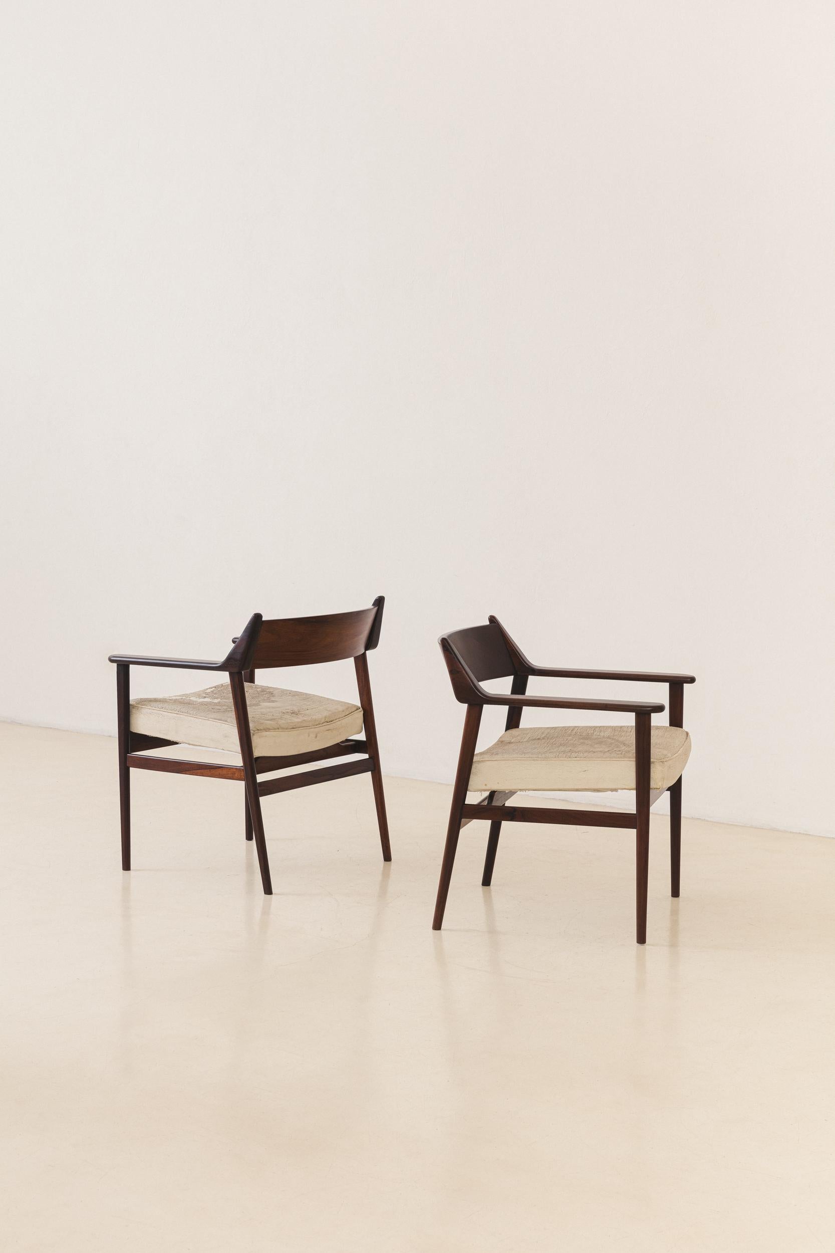 Silla de palisandro con reposabrazos, por Móveis Cantù, Brasil Mediados de siglo, 1960 en Bueno estado para la venta en New York, NY