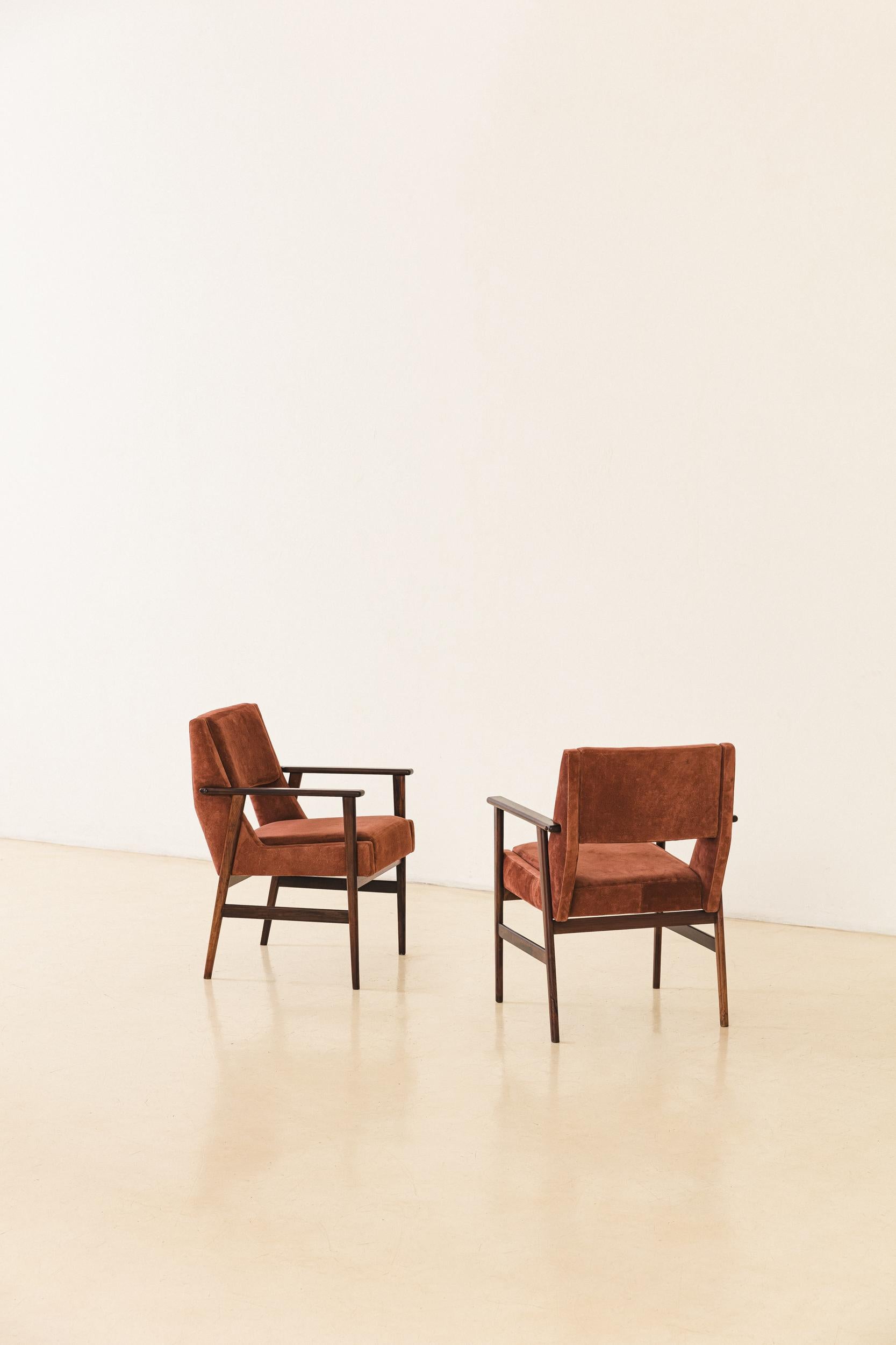 Mid-Century Modern Rosewood Chairs with Armrests by Móveis Cantù, 1960s, Brazilian, Midcentury For Sale