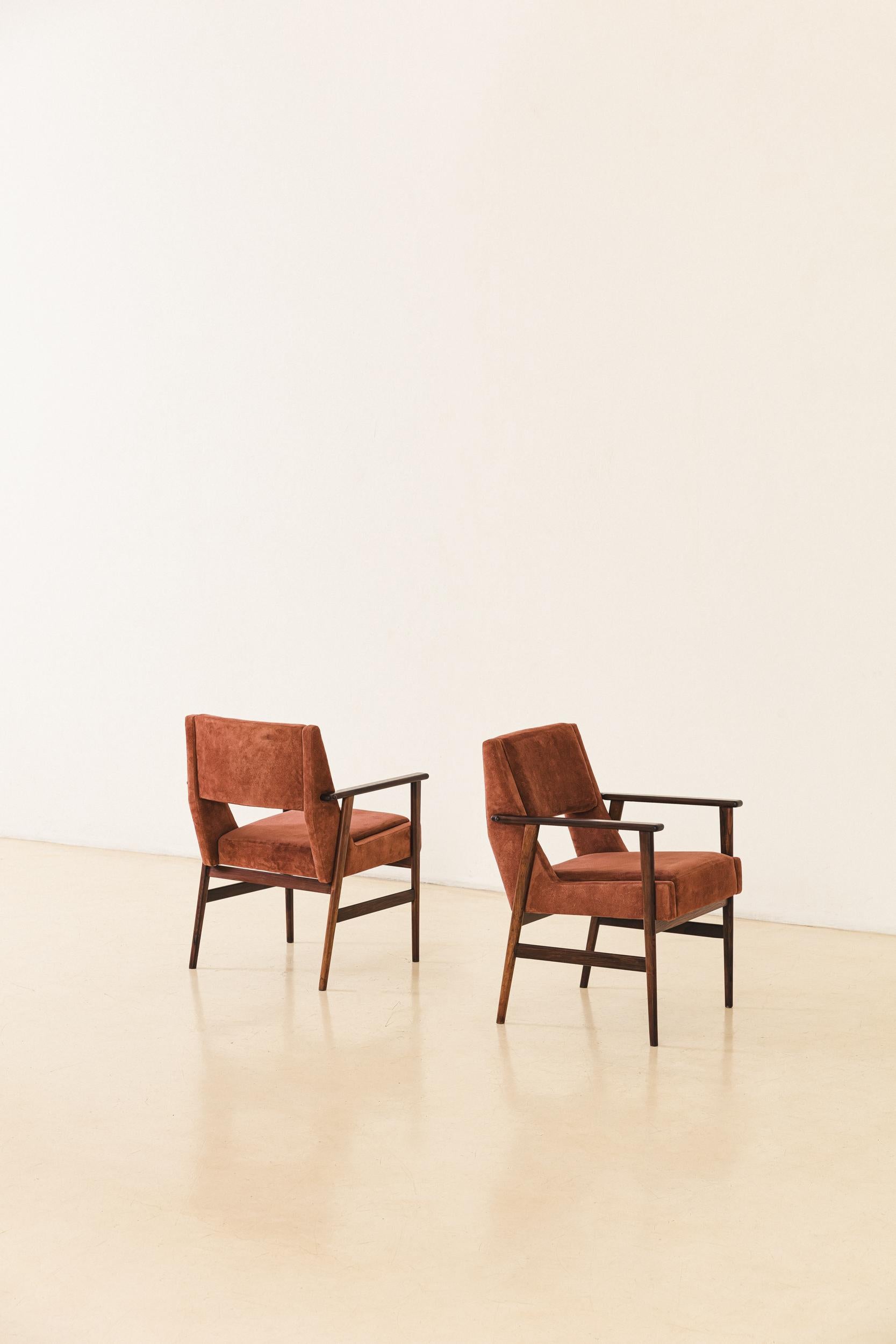 Rosewood Chairs with Armrests by Móveis Cantù, 1960s, Brazilian, Midcentury In Good Condition For Sale In New York, NY