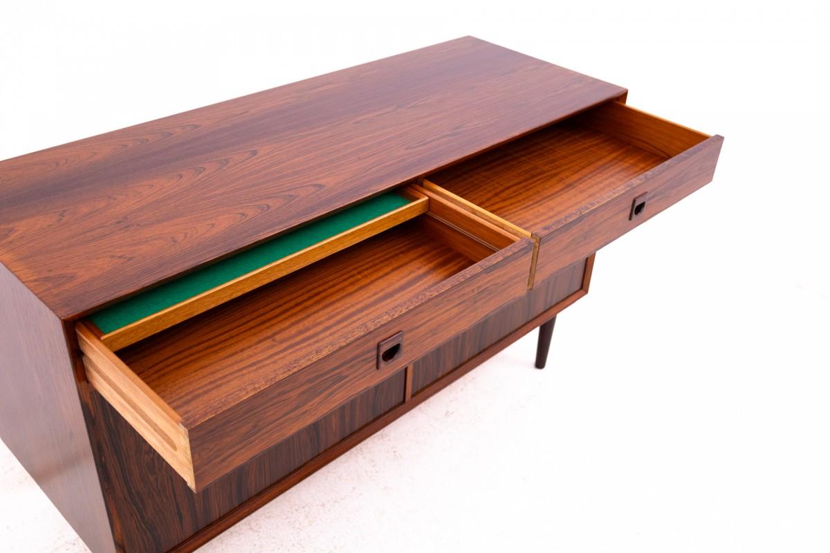 Rosewood chest of drawers, Denmark, 1960s. In Good Condition For Sale In Chorzów, PL