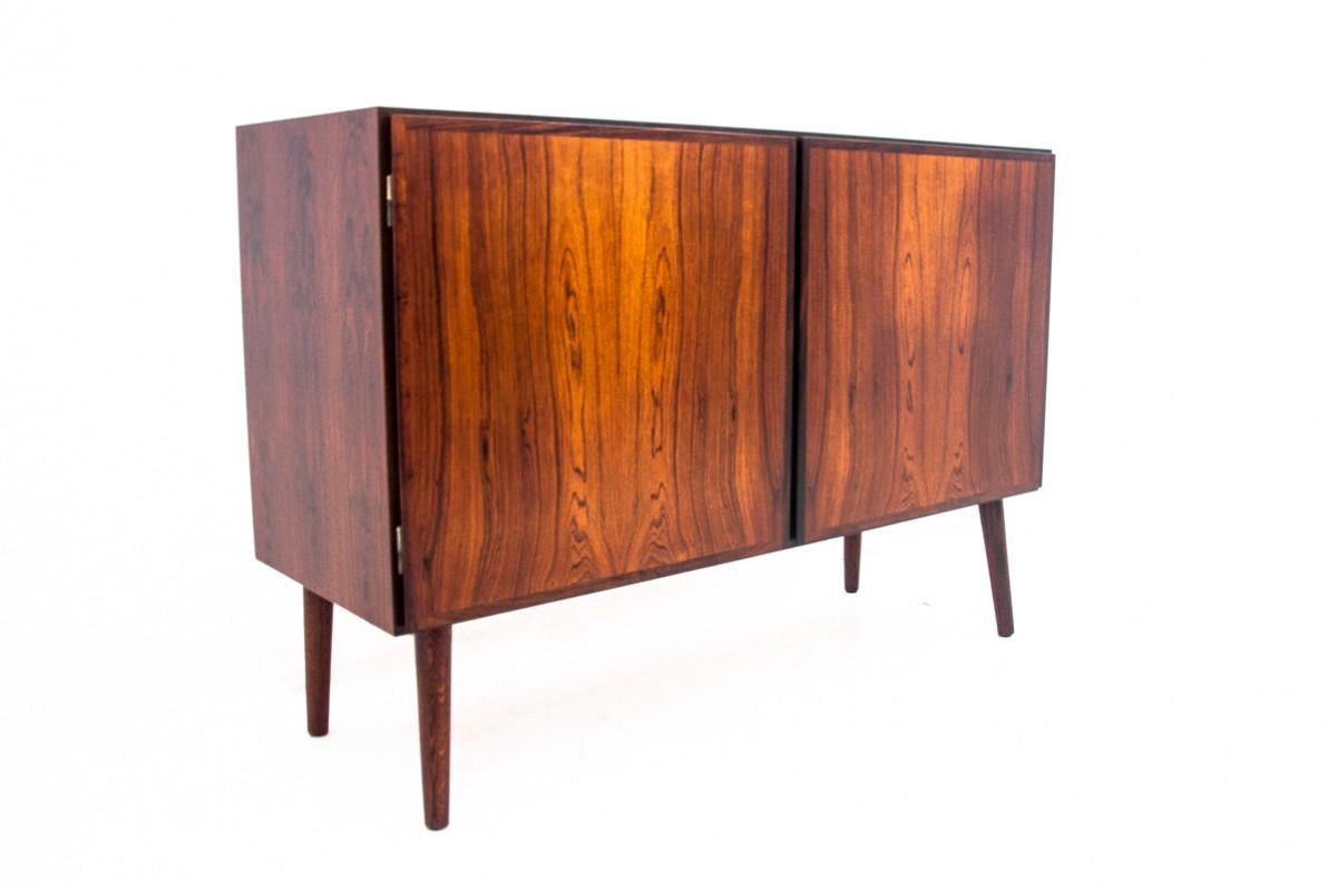 Mid-Century moderno Cassettiera in palissandro, design di Gunni Omann, Danimarca, anni '60. Dopo la renova in vendita