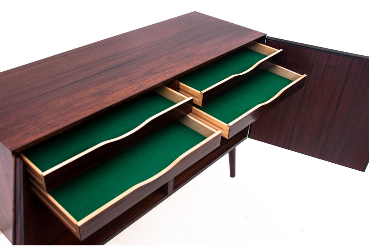 Palissandro Cassettiera in palissandro, design di Gunni Omann, Danimarca, anni '60. Dopo la renova in vendita