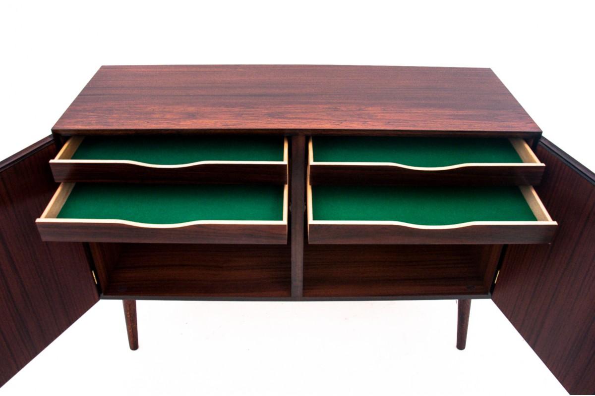 Cassettiera in palissandro, design di Gunni Omann, Danimarca, anni '60. Dopo la renova in vendita 1