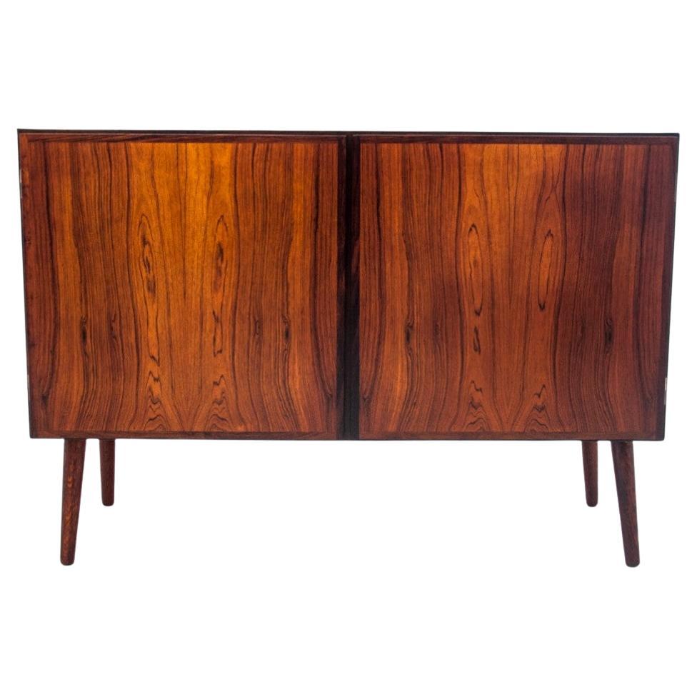 Kommode aus Rosenholz, entworfen von Gunni Omann, Dänemark, 1960er Jahre. Nach renova