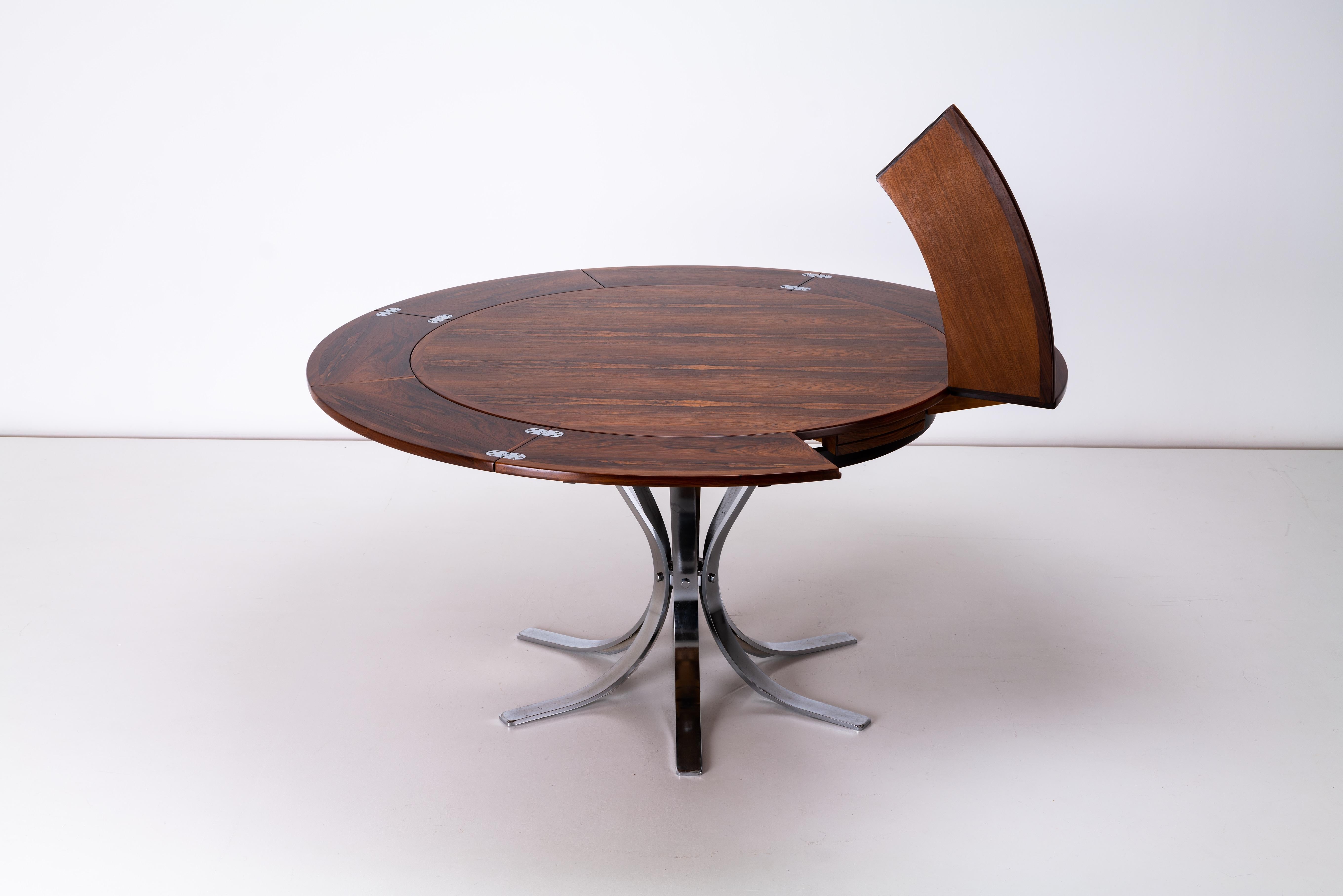 Table de salle à manger / centre de table Lotus en palissandre et chrome par Dyrlund, Danemark, années 1970 Bon état - En vente à Uxbridge, GB