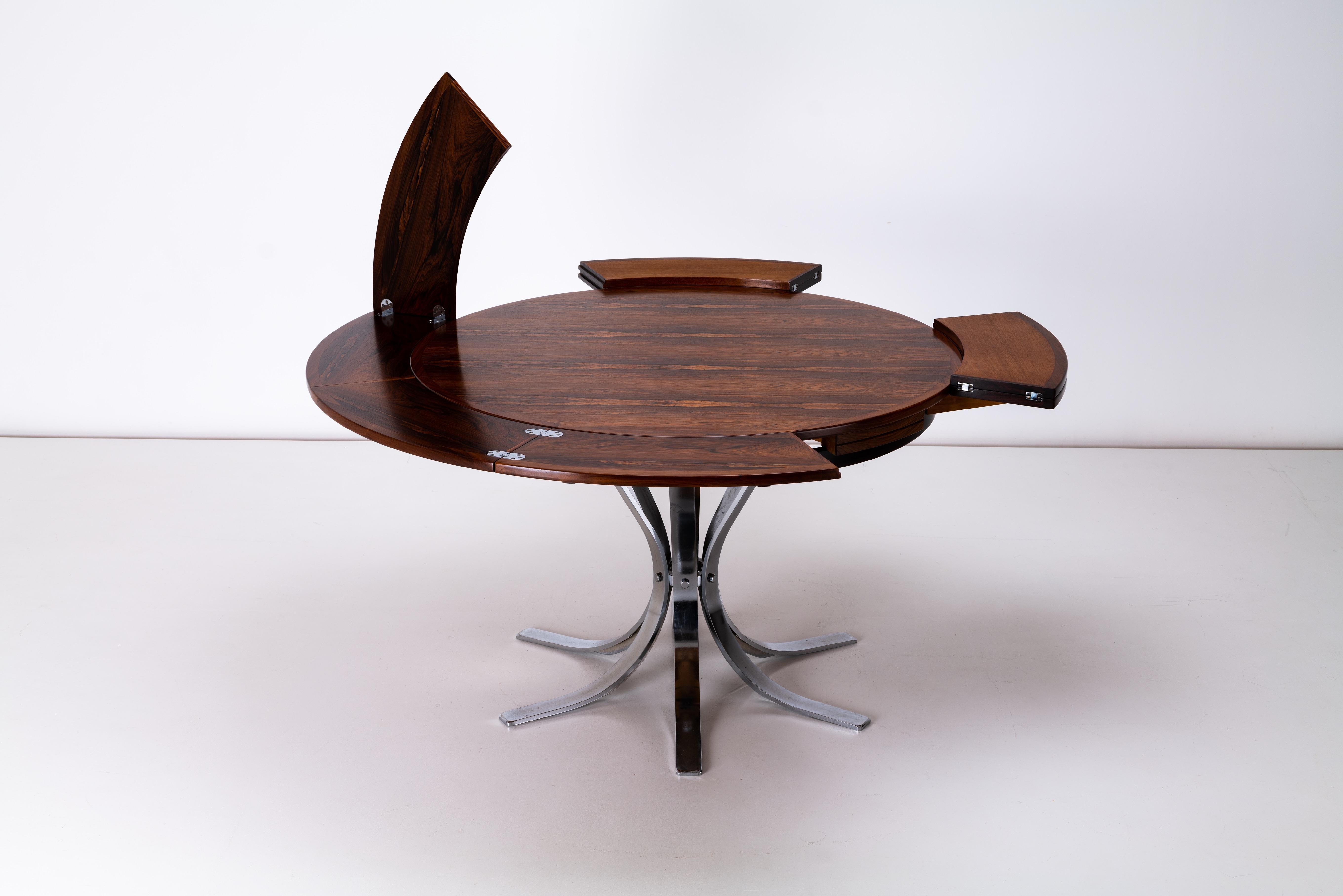 20ième siècle Table de salle à manger / centre de table Lotus en palissandre et chrome par Dyrlund, Danemark, années 1970 en vente