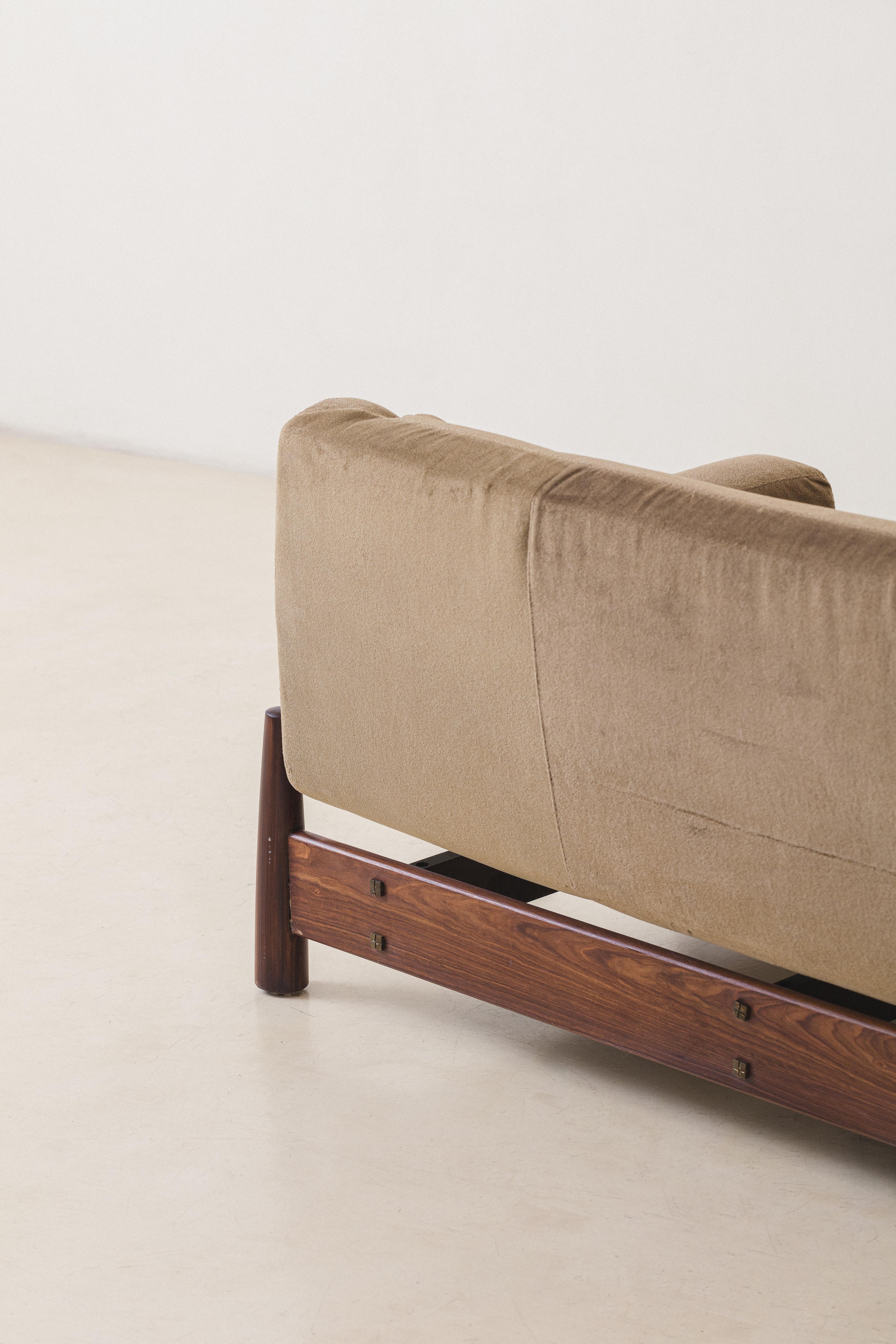 Imbuia wood Cimo Sofa Brasilianisches Design von Móveis Cimo, Mid-Century Modern, 1960er Jahre (Mitte des 20. Jahrhunderts) im Angebot