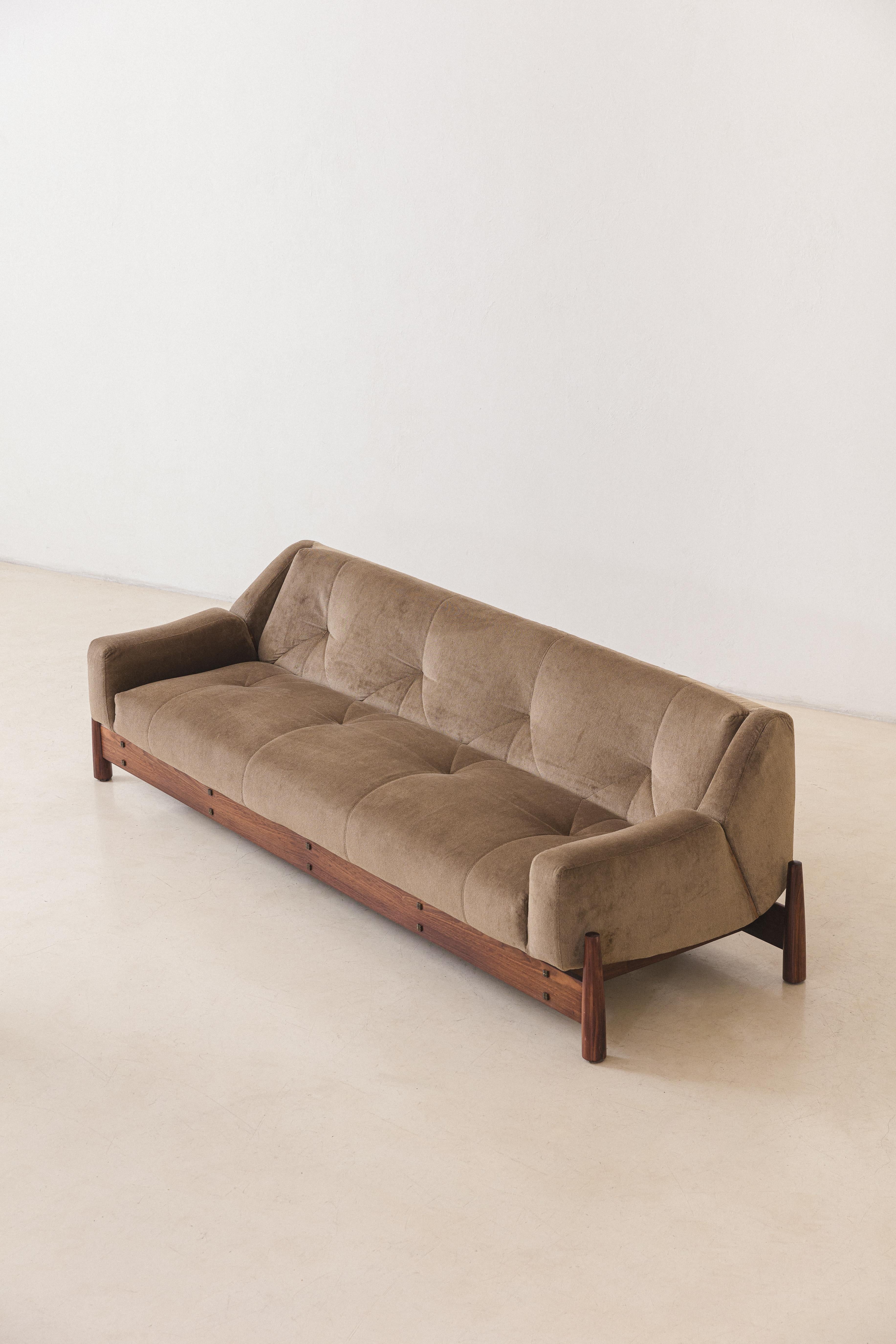 Mid-20th Century Imbuia wood Cimo Sofa Brazilian Design by Móveis Cimo, Mid-Century Modern, 1960s For Sale